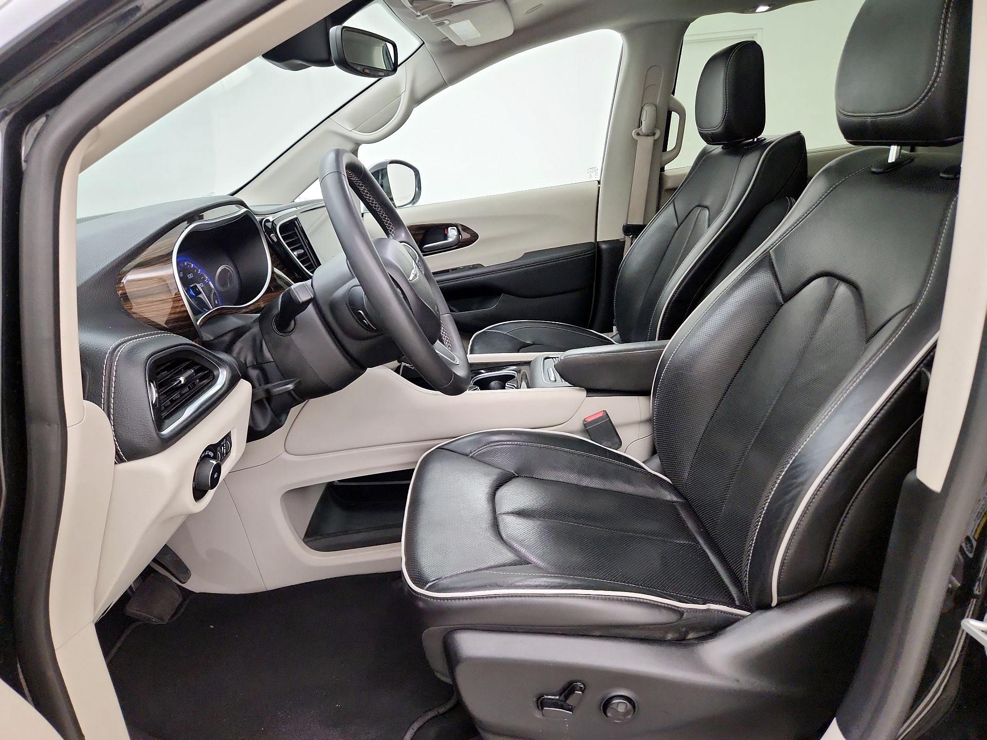 Thumbnail: 2023 Chrysler Pacifica - 11