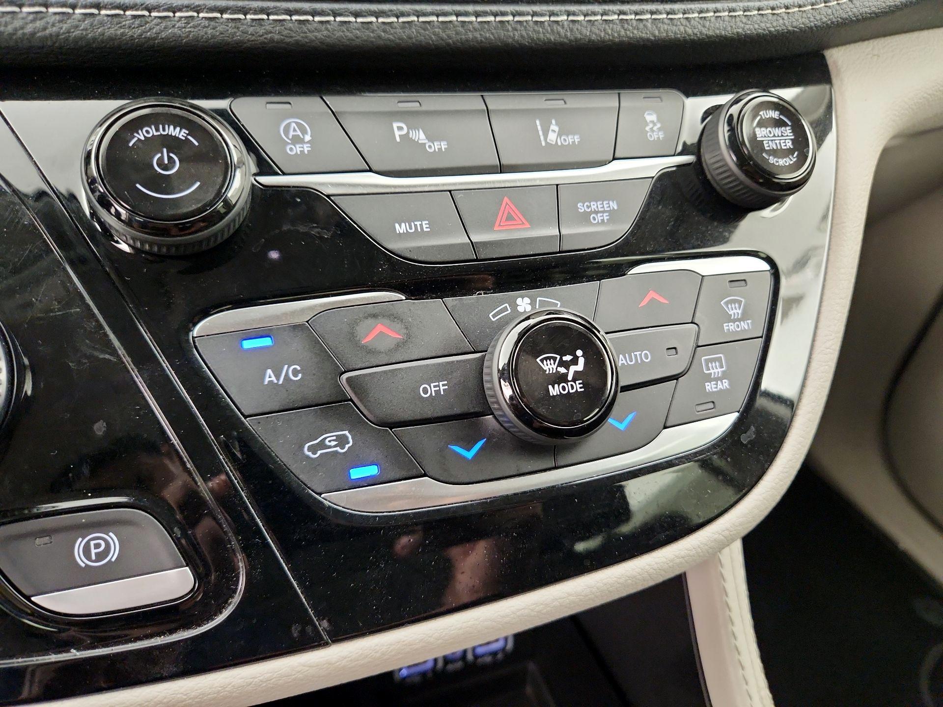 Thumbnail: 2023 Chrysler Pacifica - 17