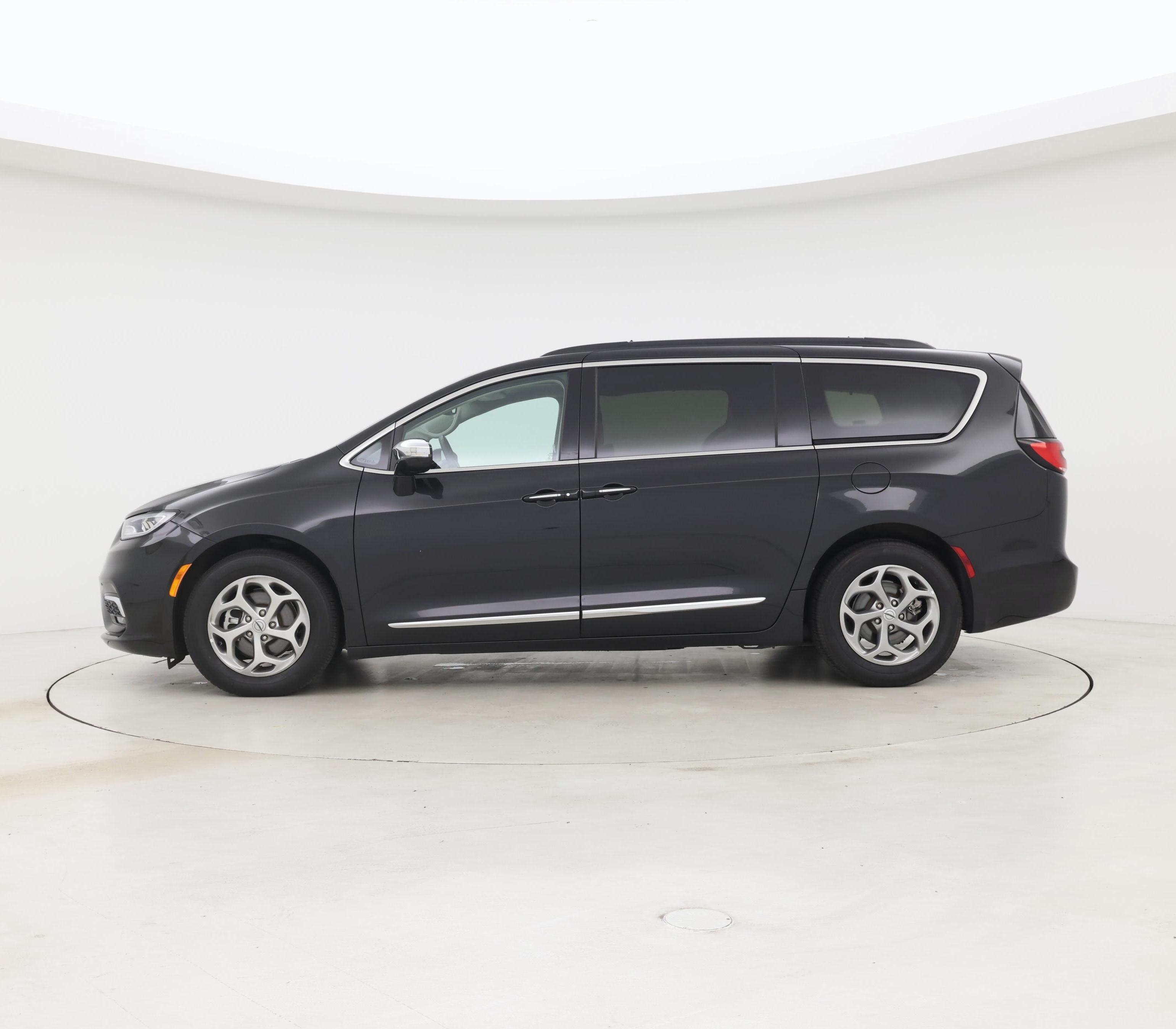 Thumbnail: 2023 Chrysler Pacifica - 3