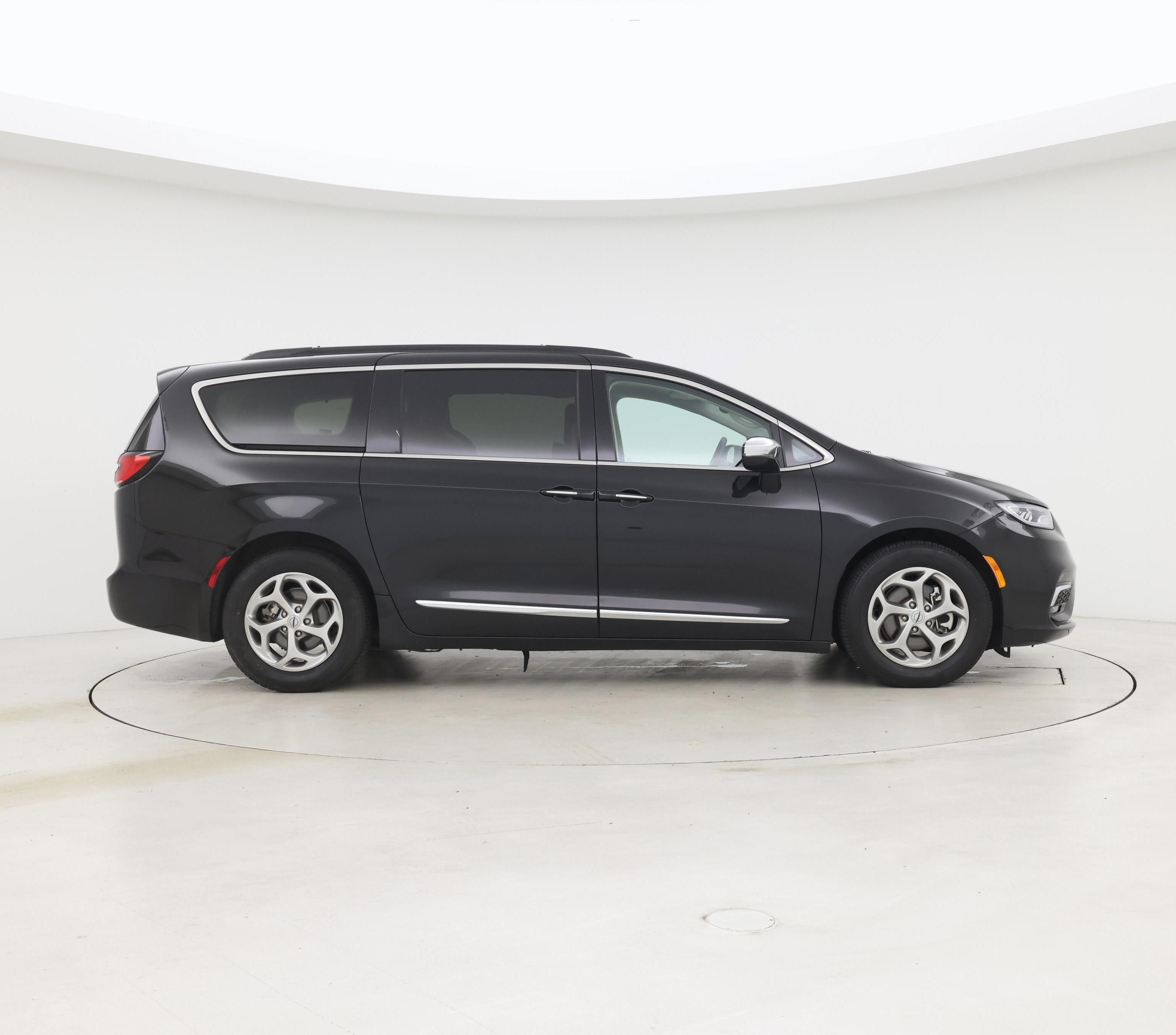 Thumbnail: 2023 Chrysler Pacifica - 7