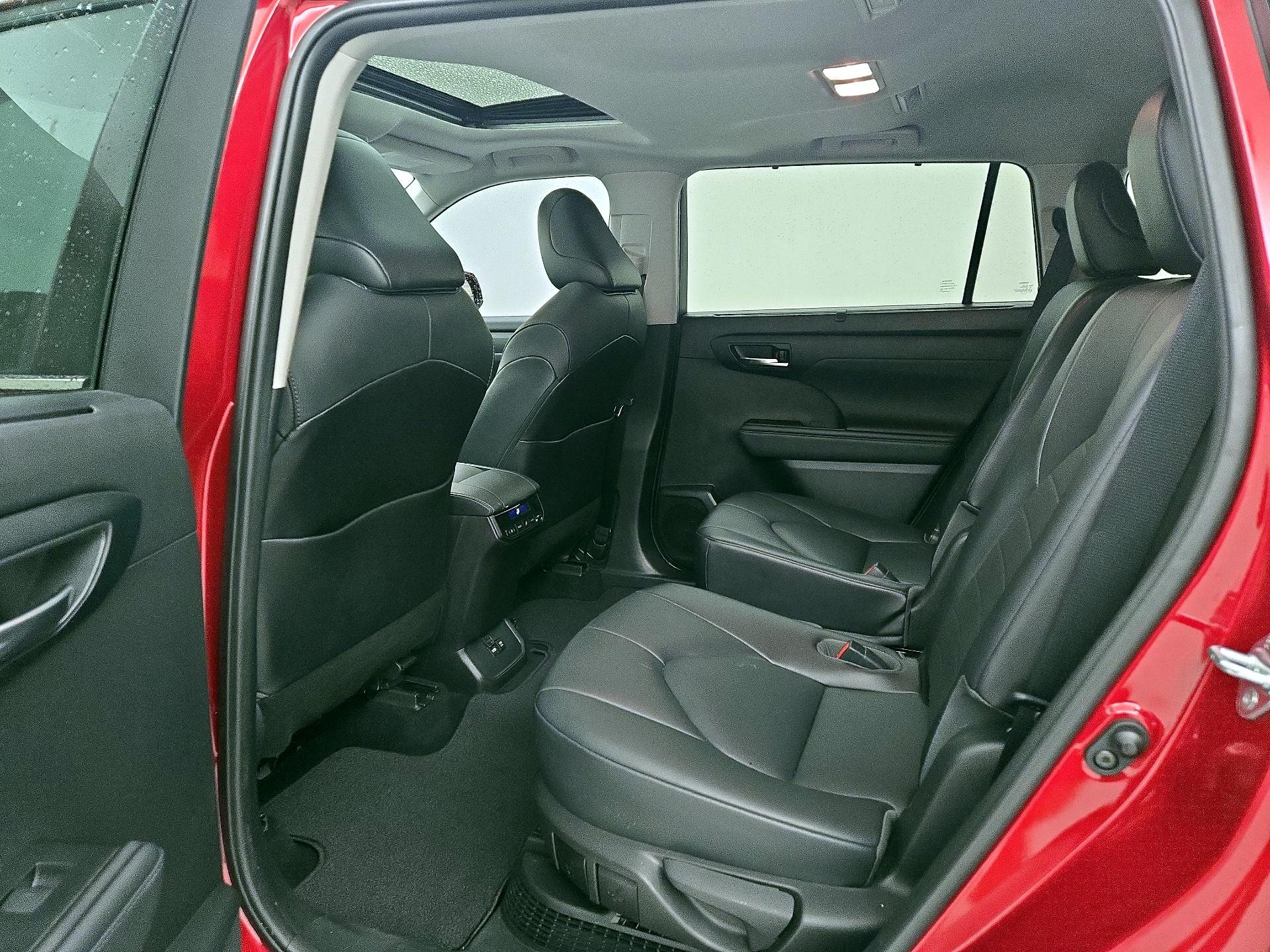 Thumbnail: 2021 Toyota Highlander - 20