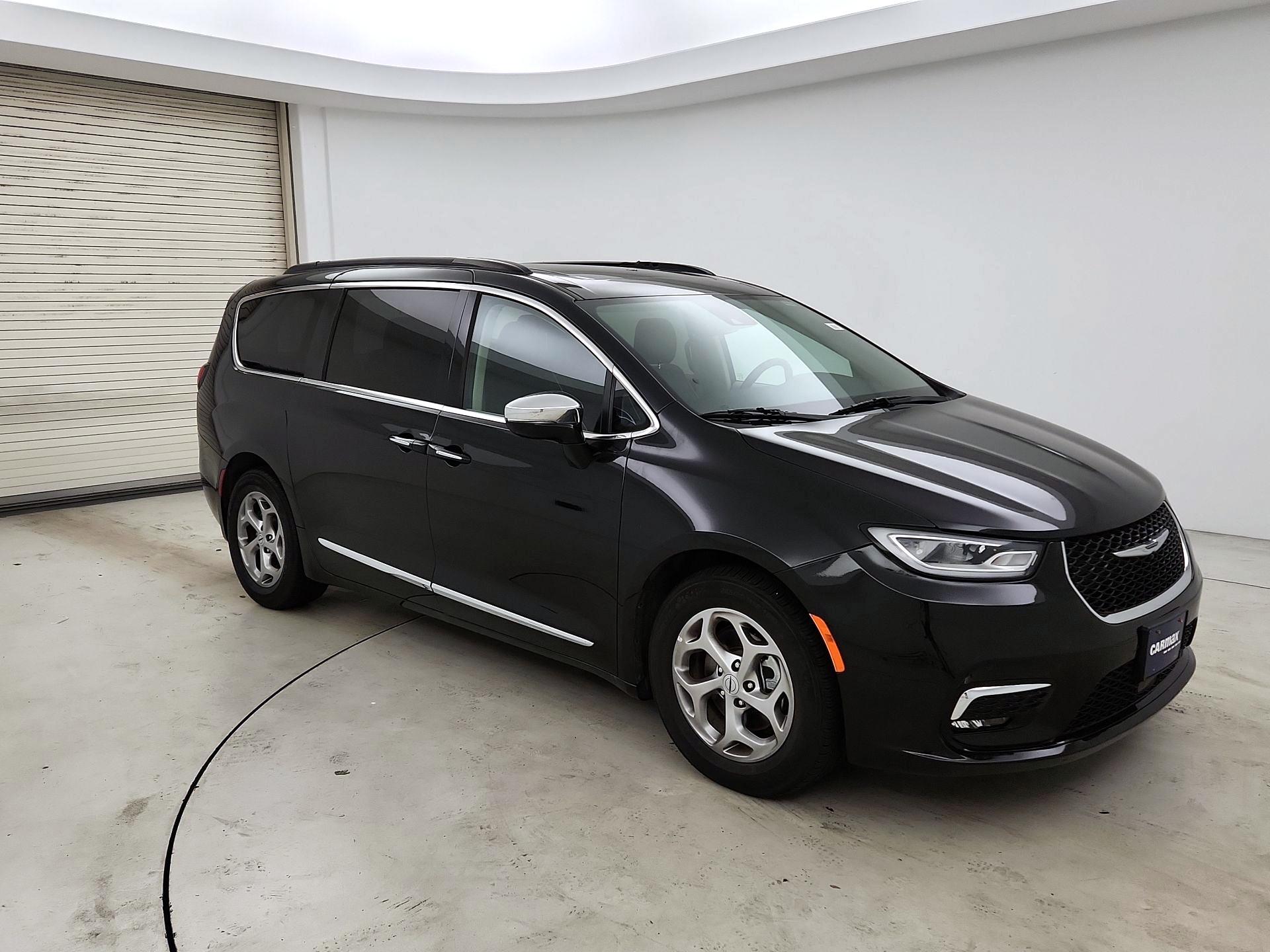 Thumbnail: 2023 Chrysler Pacifica - 1