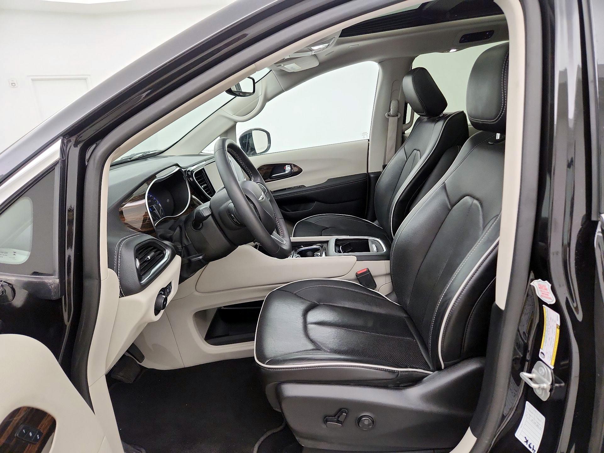 Thumbnail: 2023 Chrysler Pacifica - 9