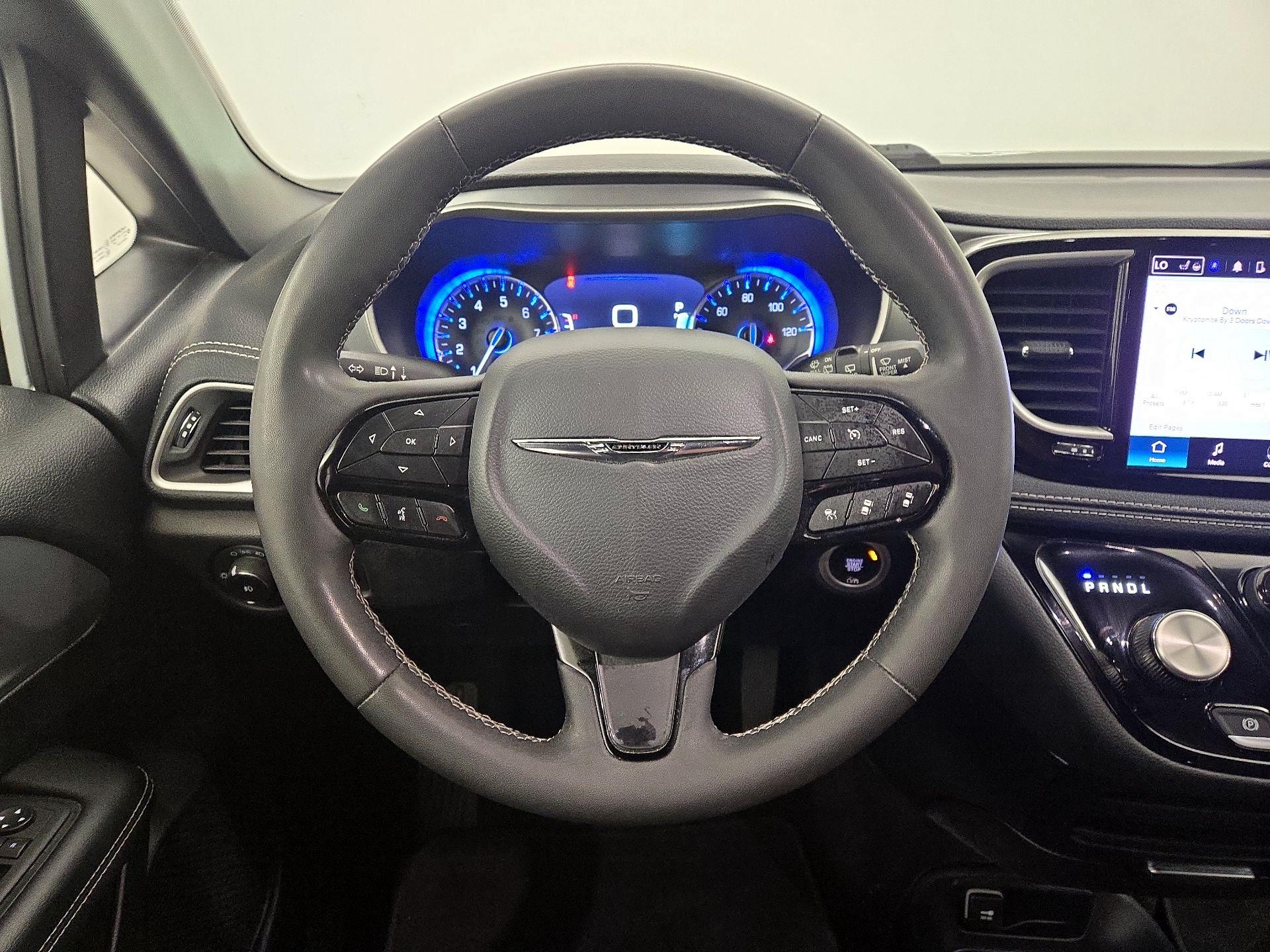 Thumbnail: 2023 Chrysler Pacifica - 10