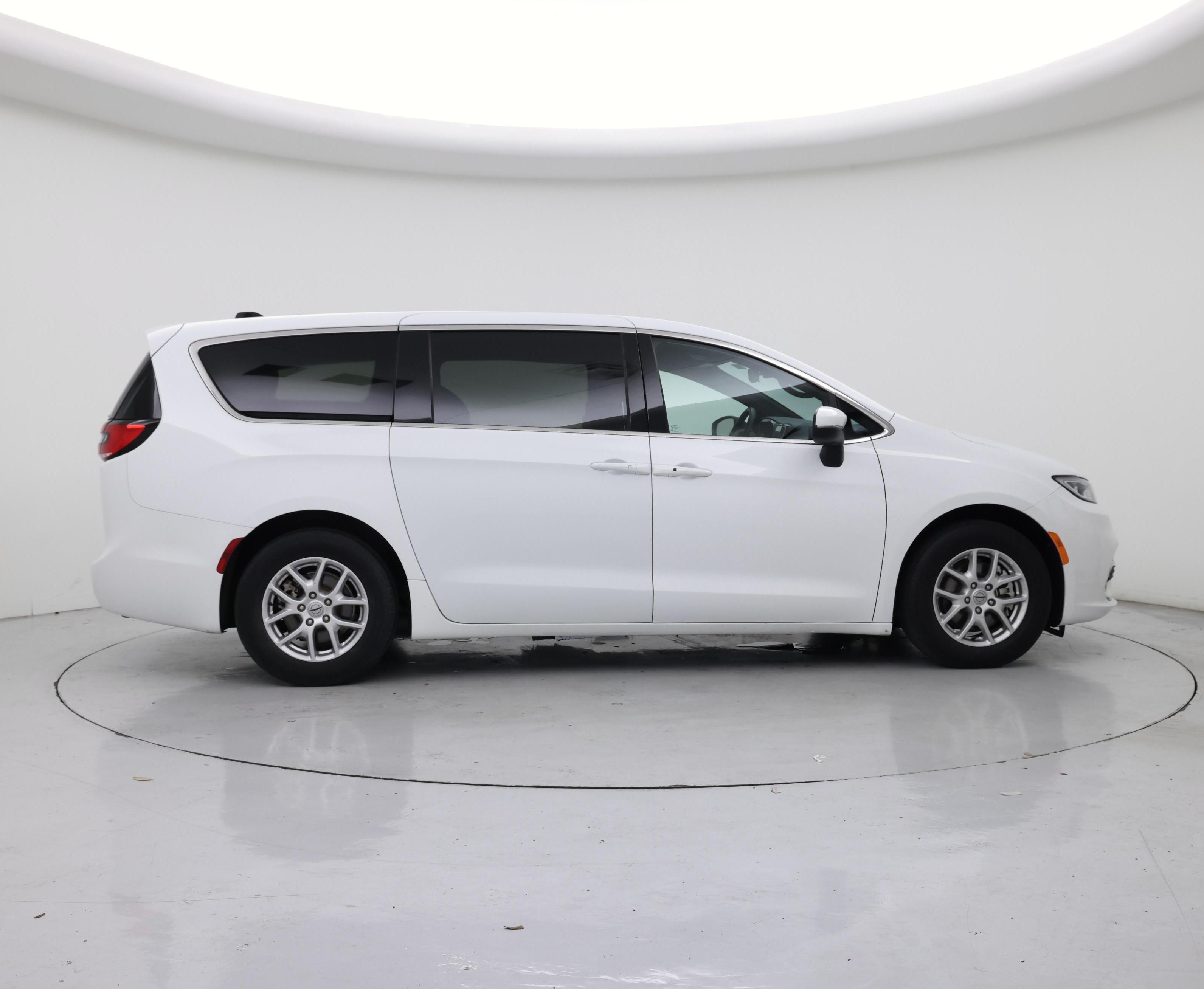 Thumbnail: 2023 Chrysler Pacifica - 7