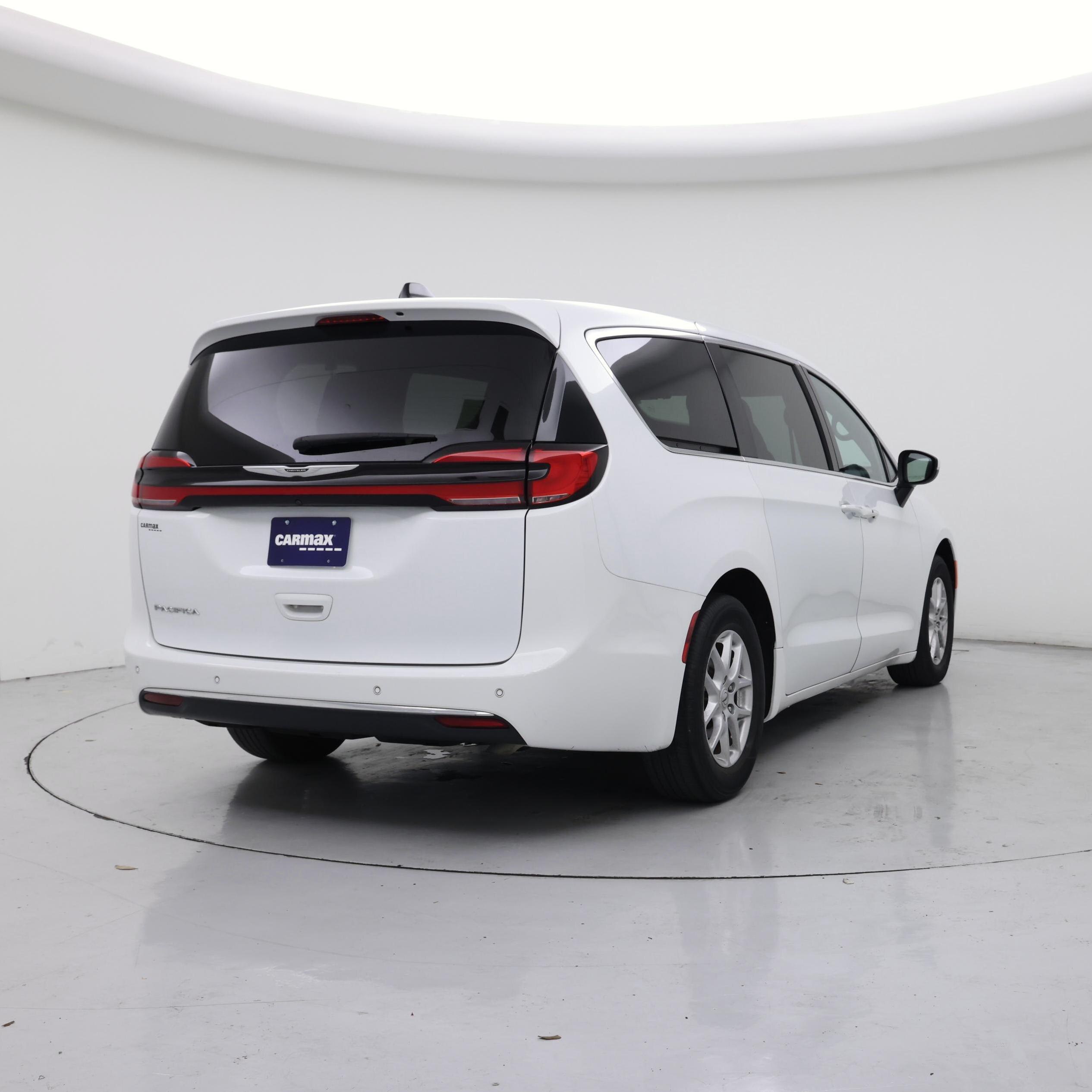 Thumbnail: 2023 Chrysler Pacifica - 8