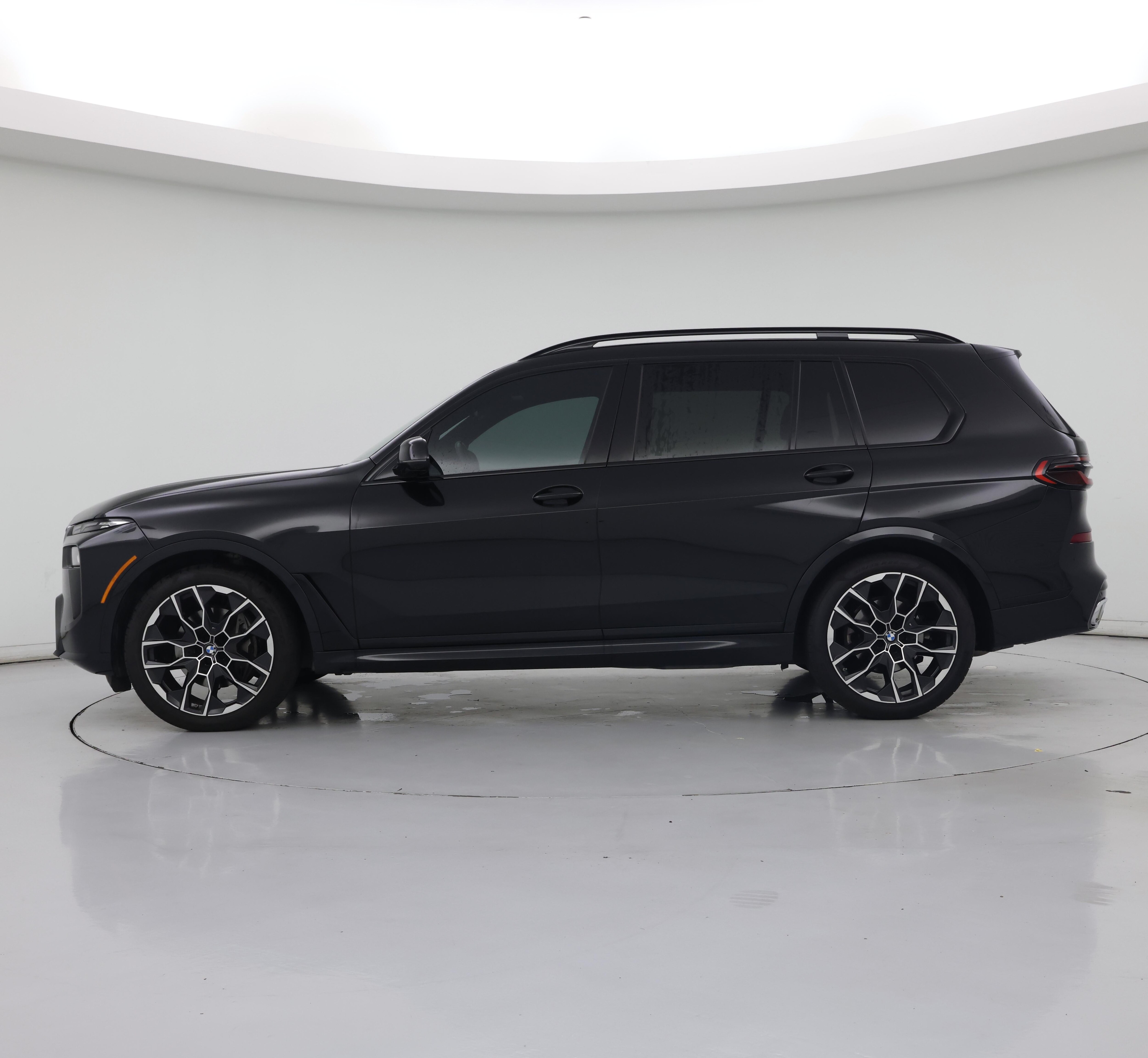 Thumbnail: 2023 BMW X7 - 3