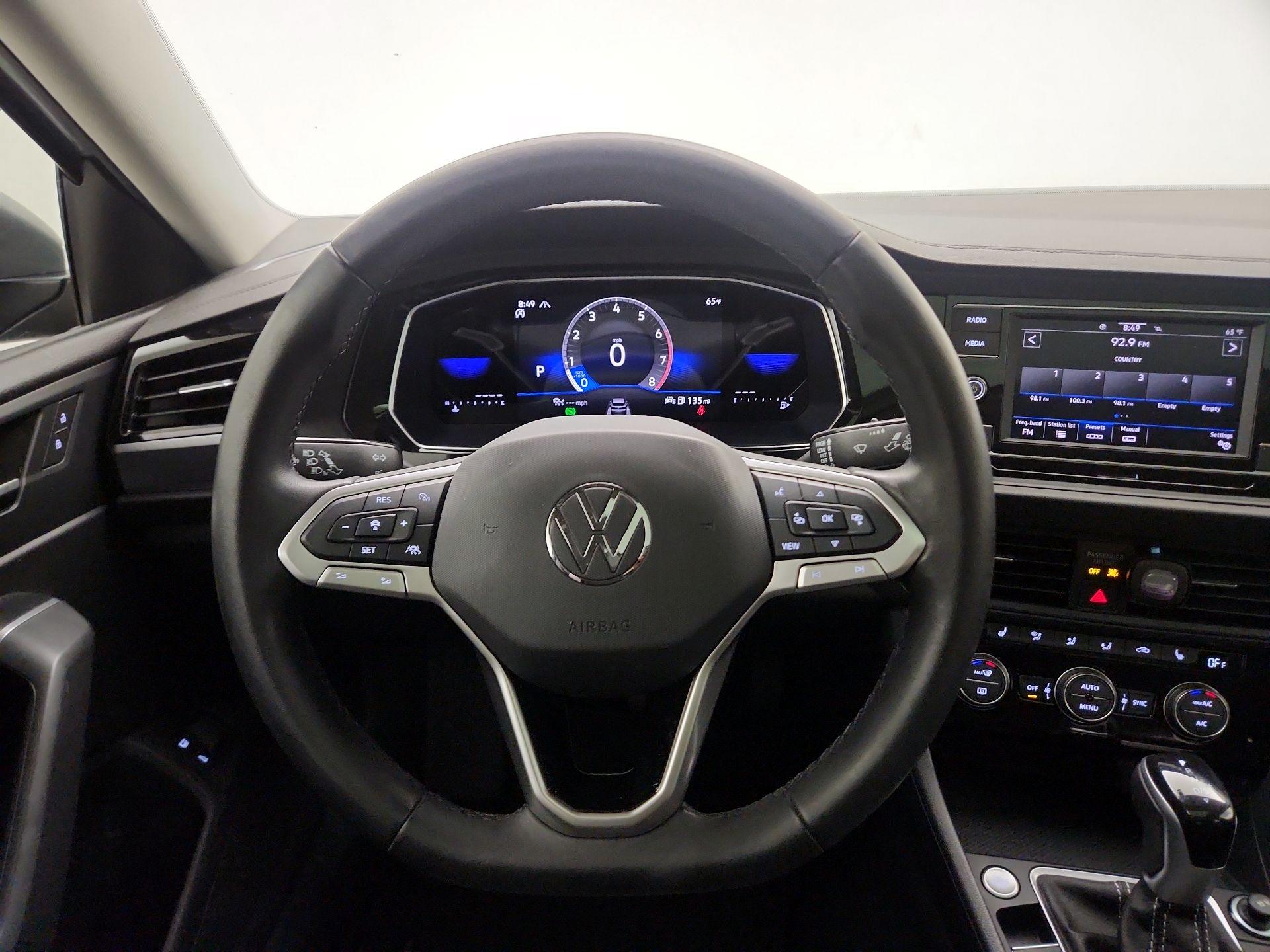 Thumbnail: 2023 Volkswagen Jetta - 10