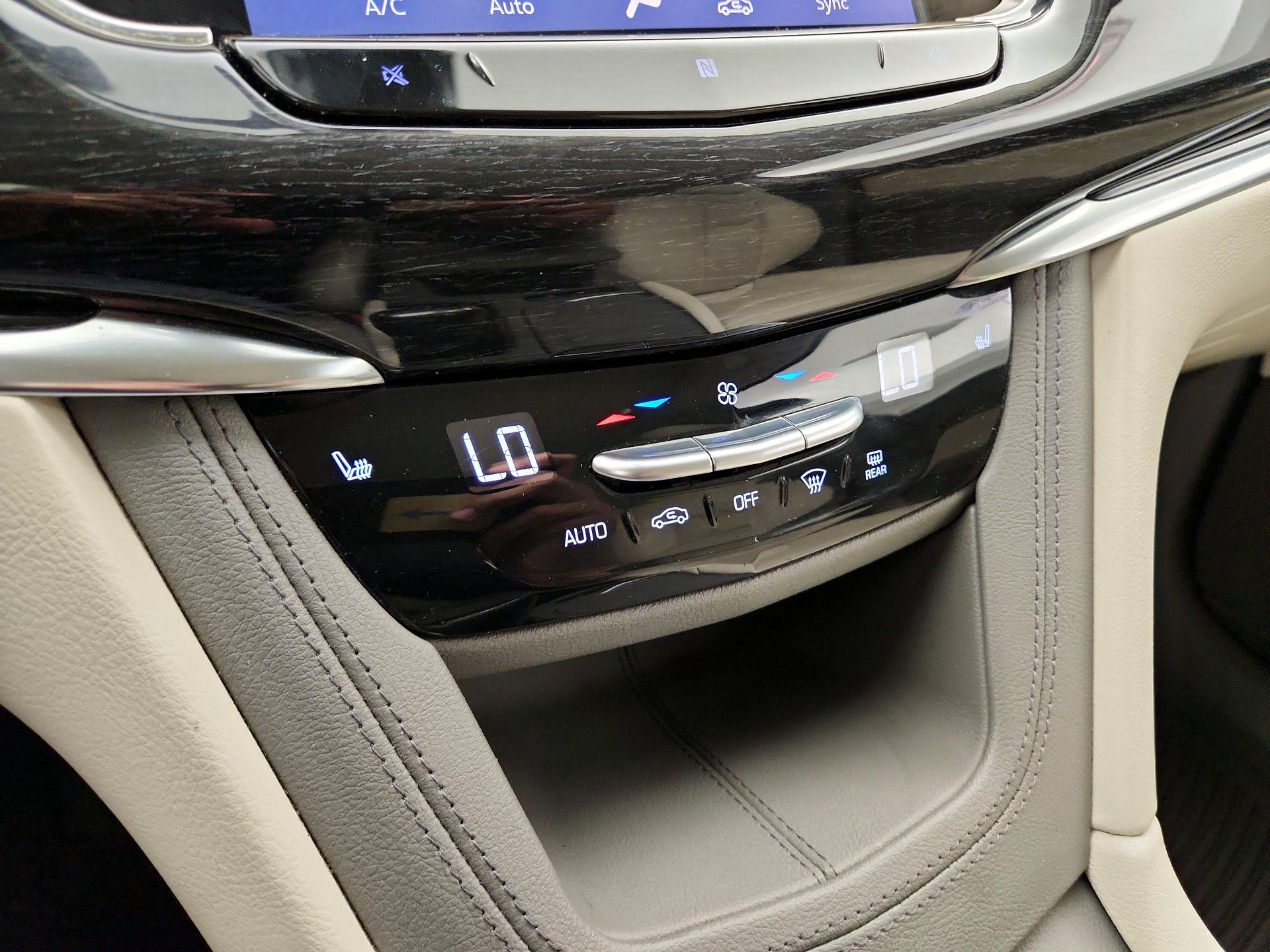 Thumbnail: 2020 Cadillac XT6 - 16