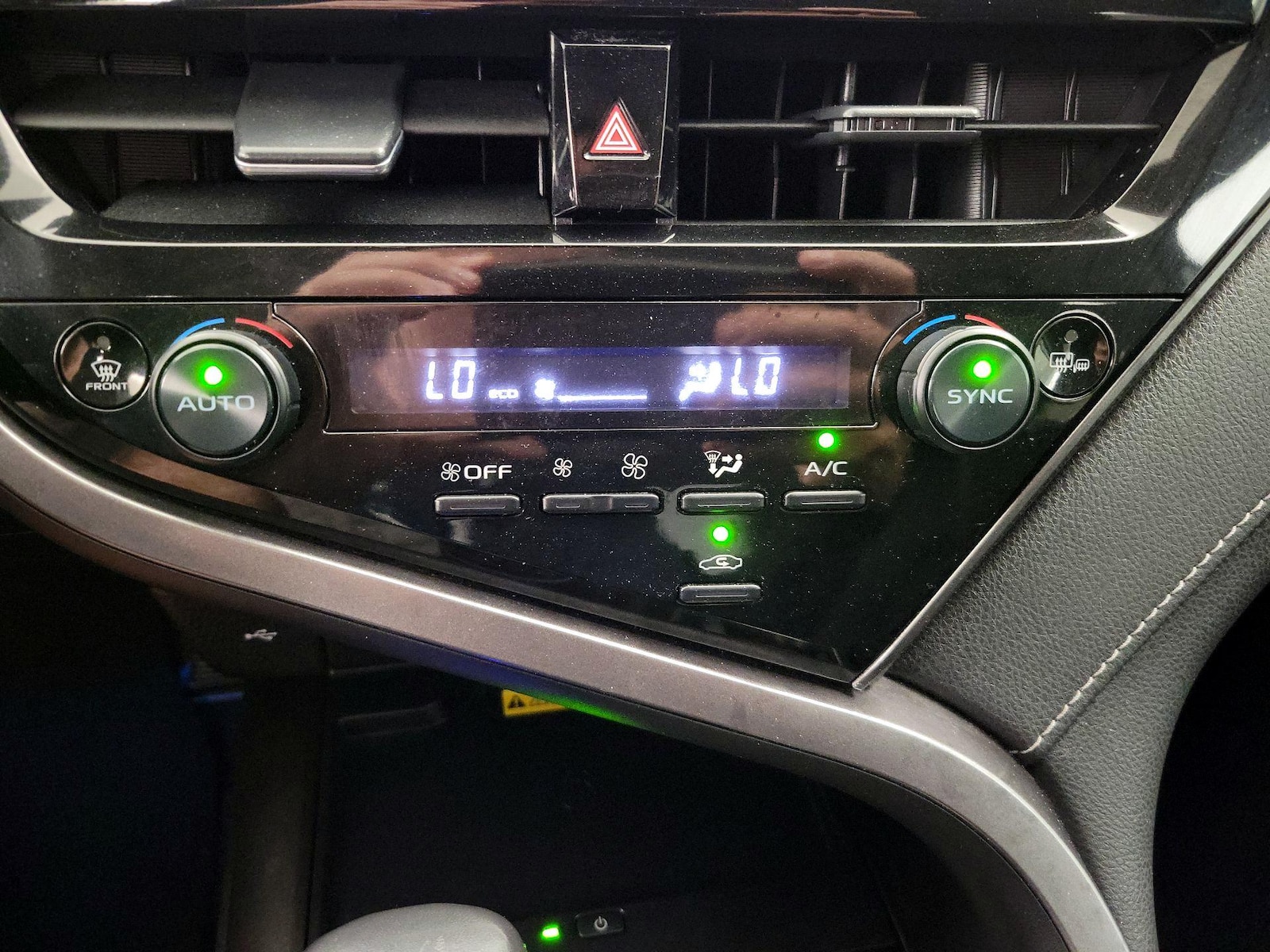 2023 Toyota Camry XSE - Photo 17