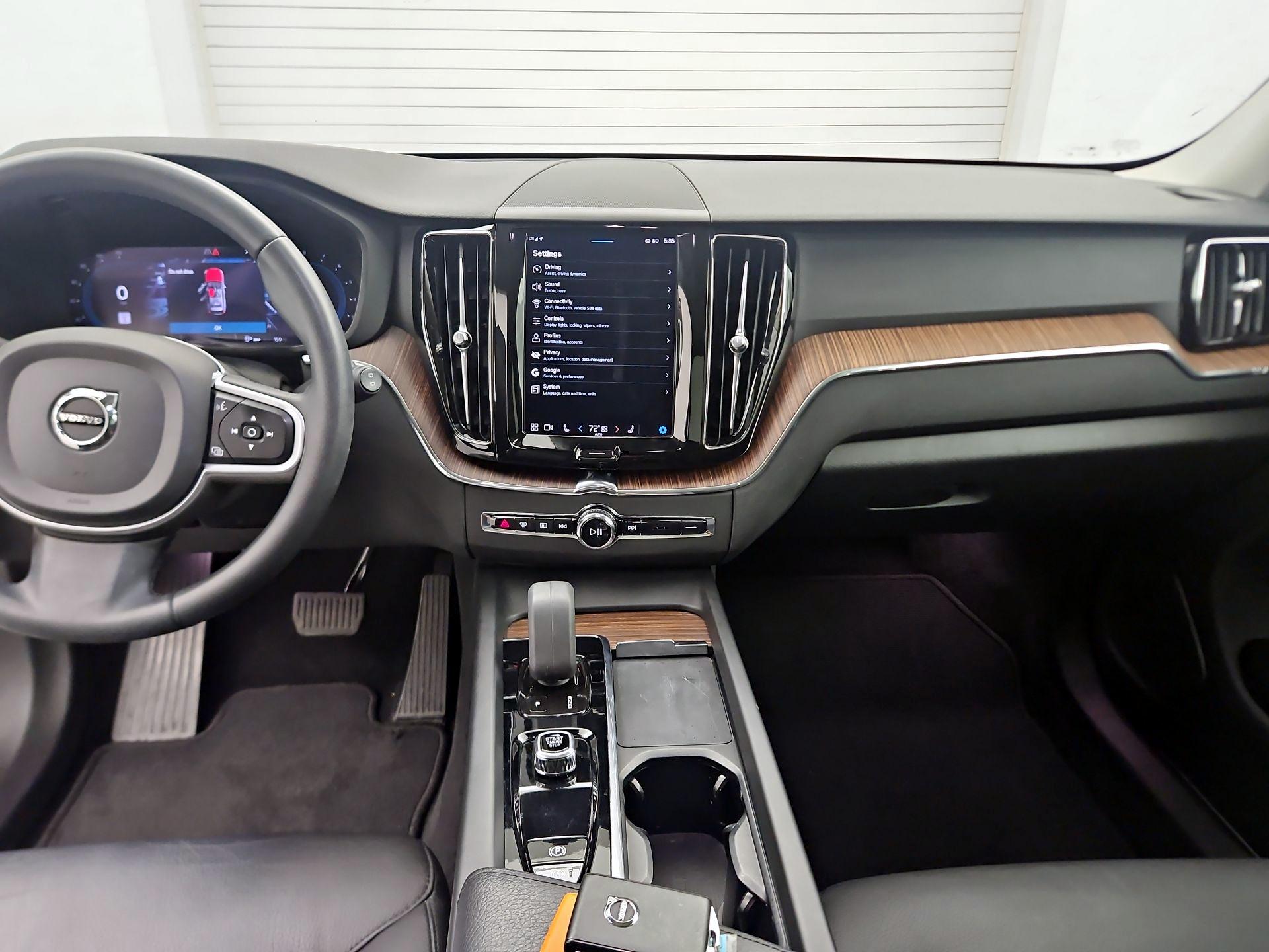 Thumbnail: 2022 Volvo XC60 - 9