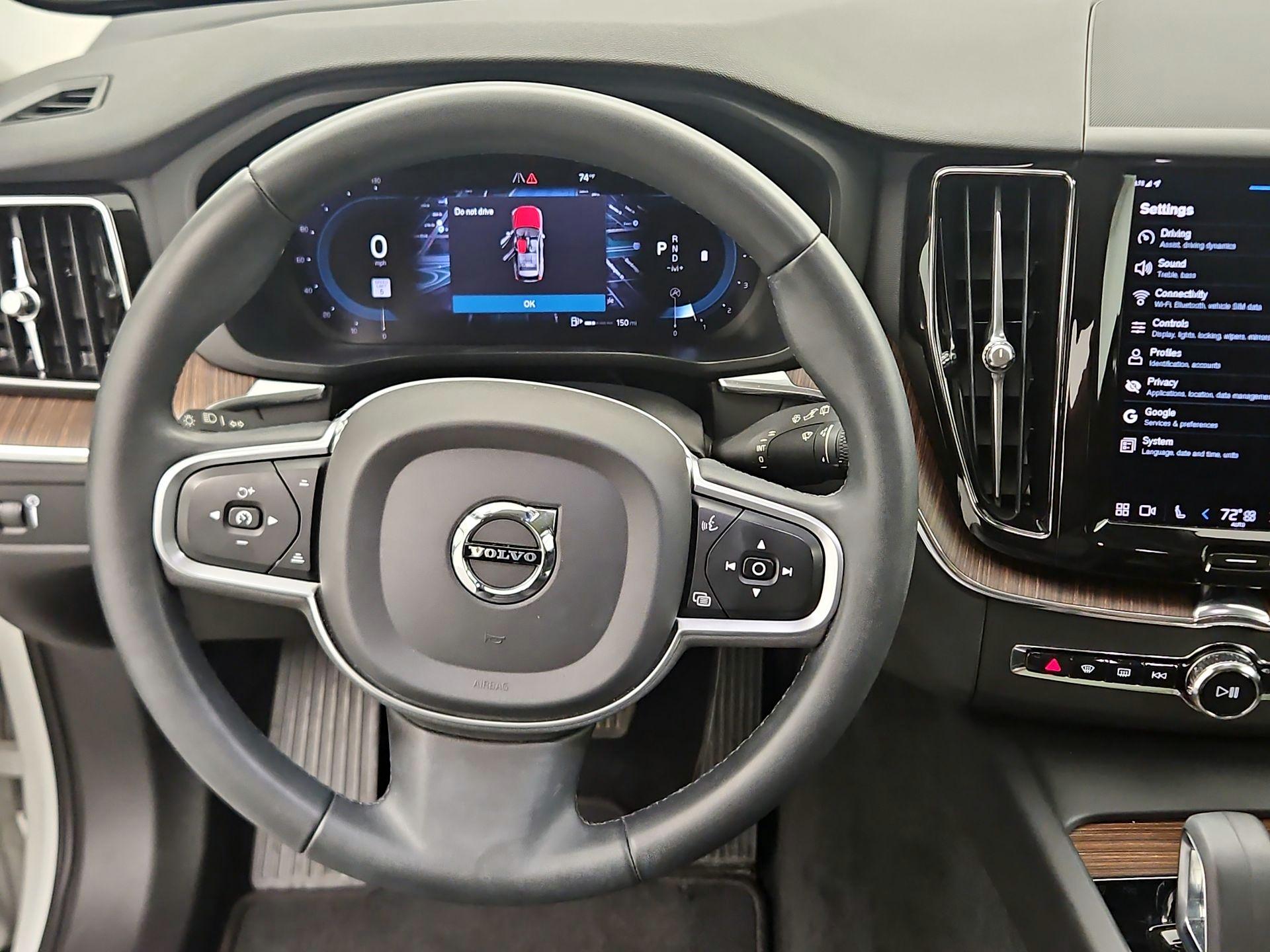 Thumbnail: 2022 Volvo XC60 - 10