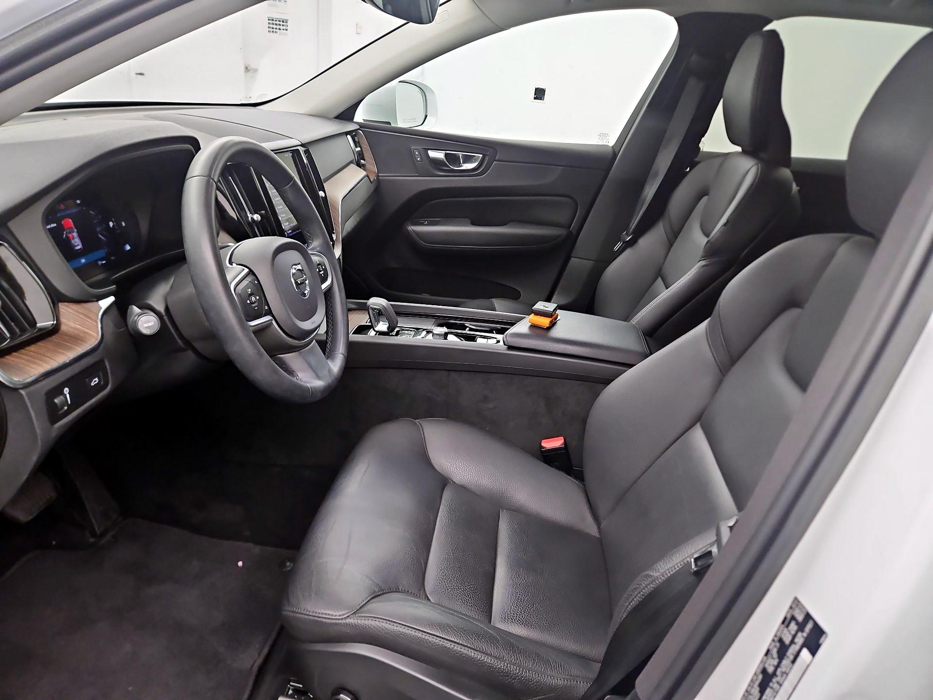 Thumbnail: 2022 Volvo XC60 - 11