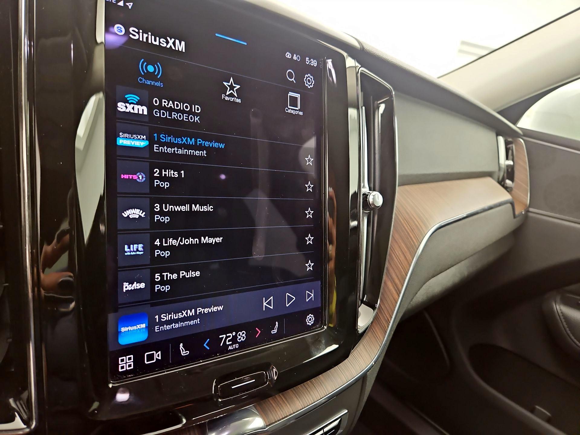 Thumbnail: 2022 Volvo XC60 - 14