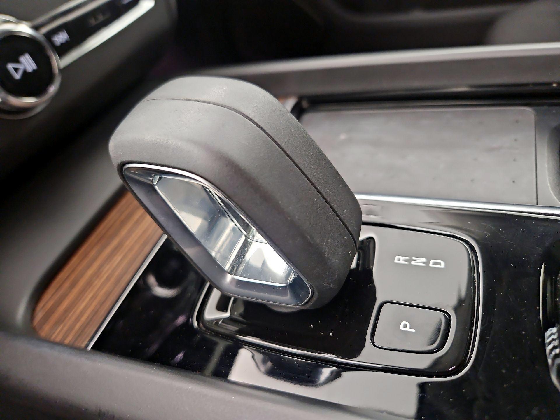 Thumbnail: 2022 Volvo XC60 - 16