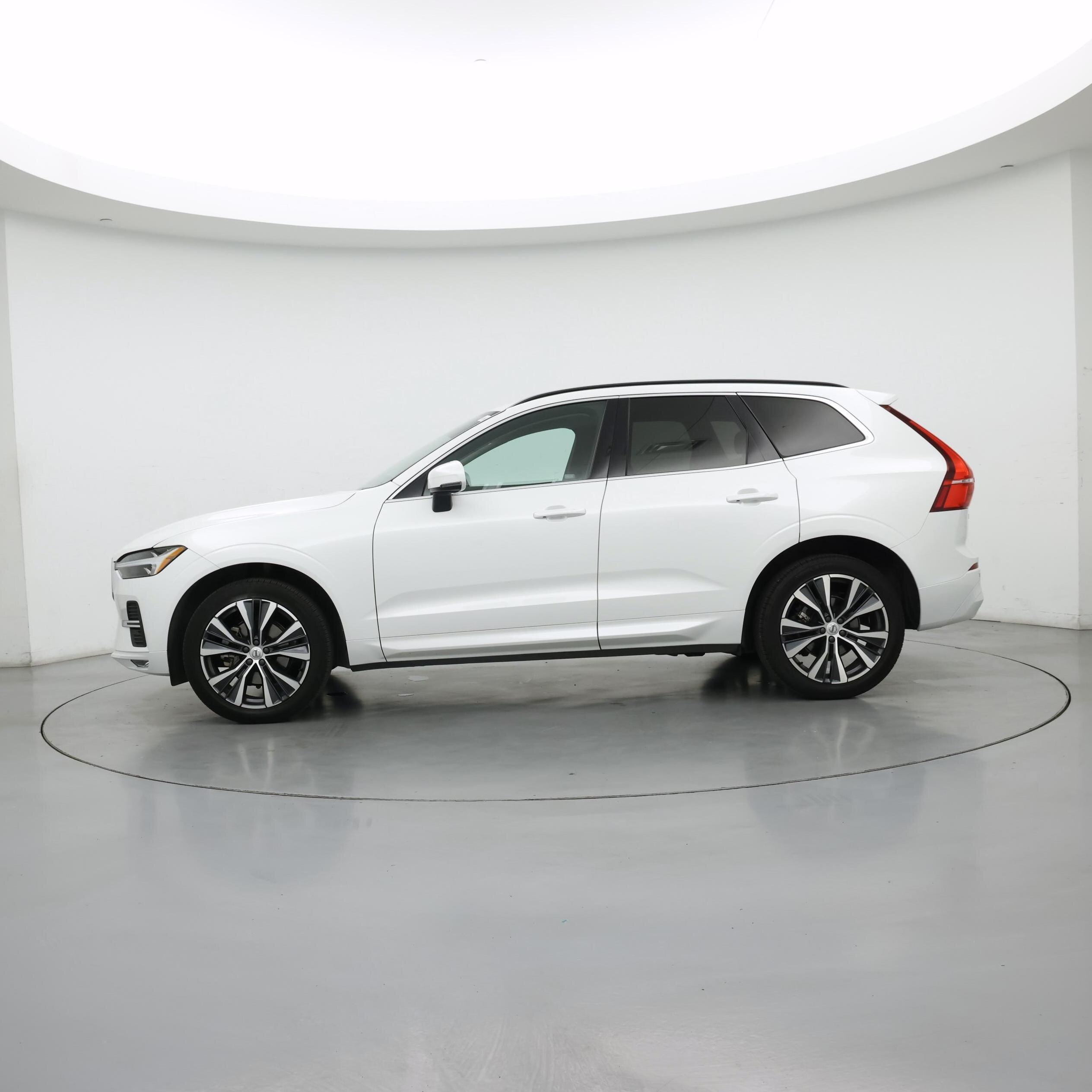 Thumbnail: 2022 Volvo XC60 - 3