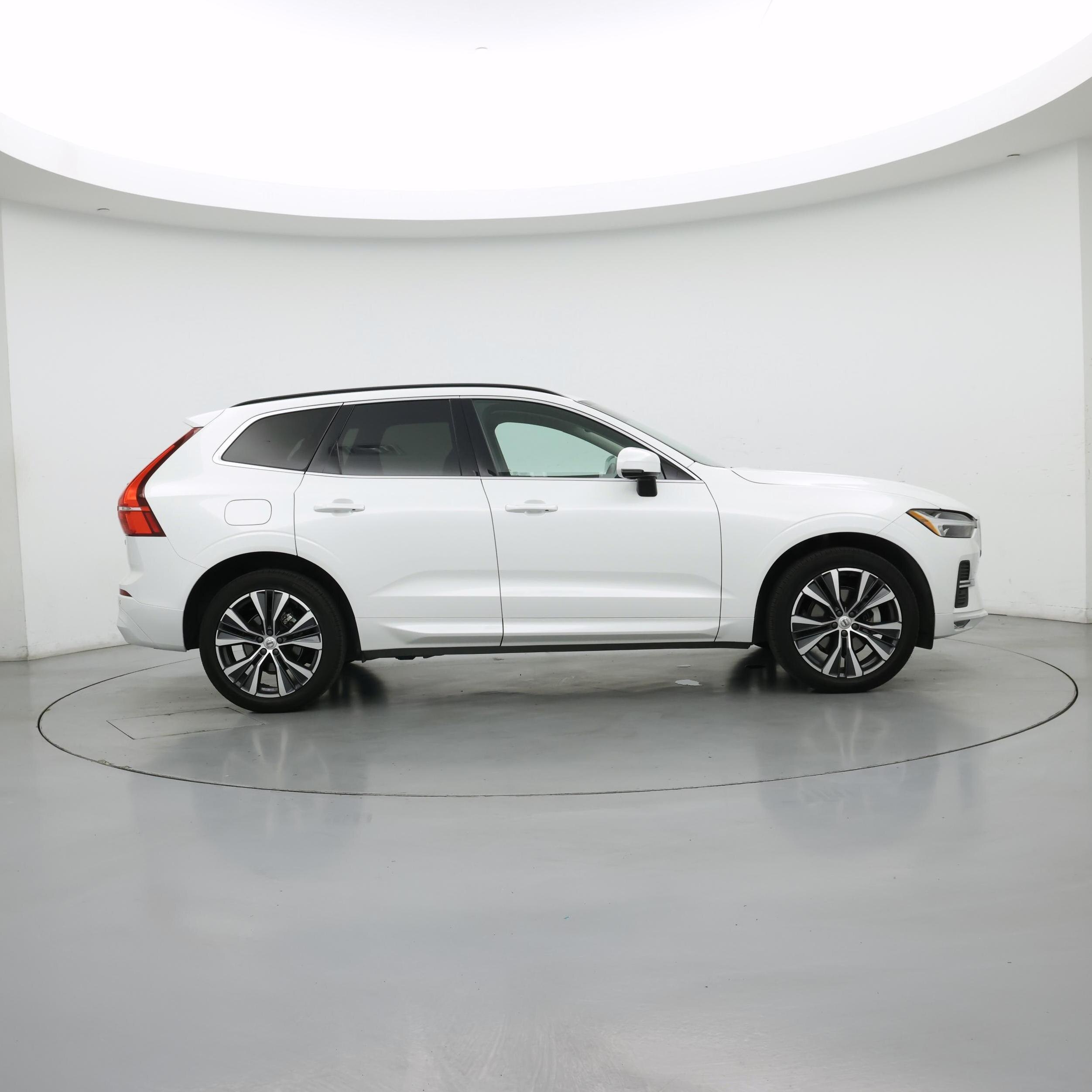 Thumbnail: 2022 Volvo XC60 - 7
