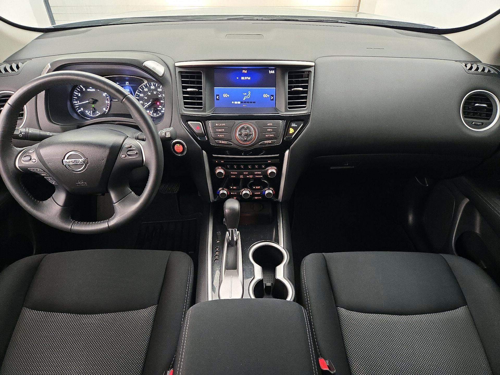 Thumbnail: 2017 Nissan Pathfinder - 9