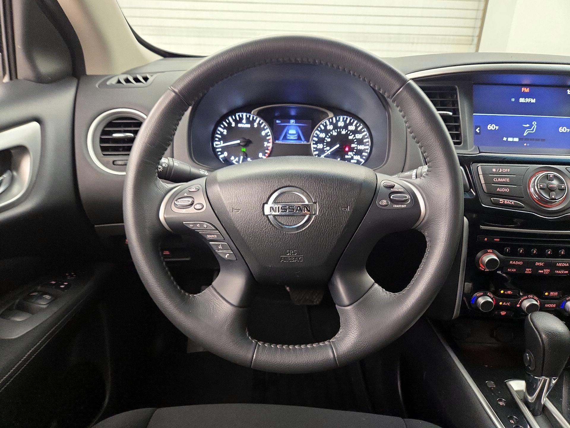 Thumbnail: 2017 Nissan Pathfinder - 10