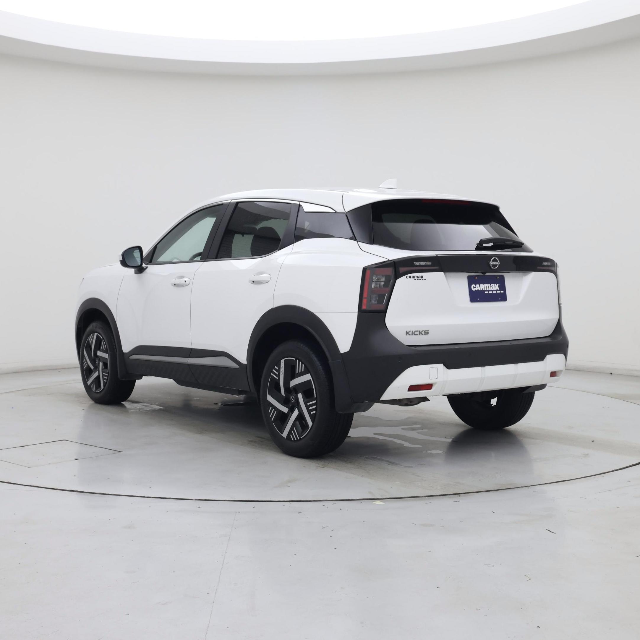 Thumbnail: 2025 Nissan Kicks - 2