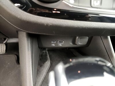 USB/AUX Ports