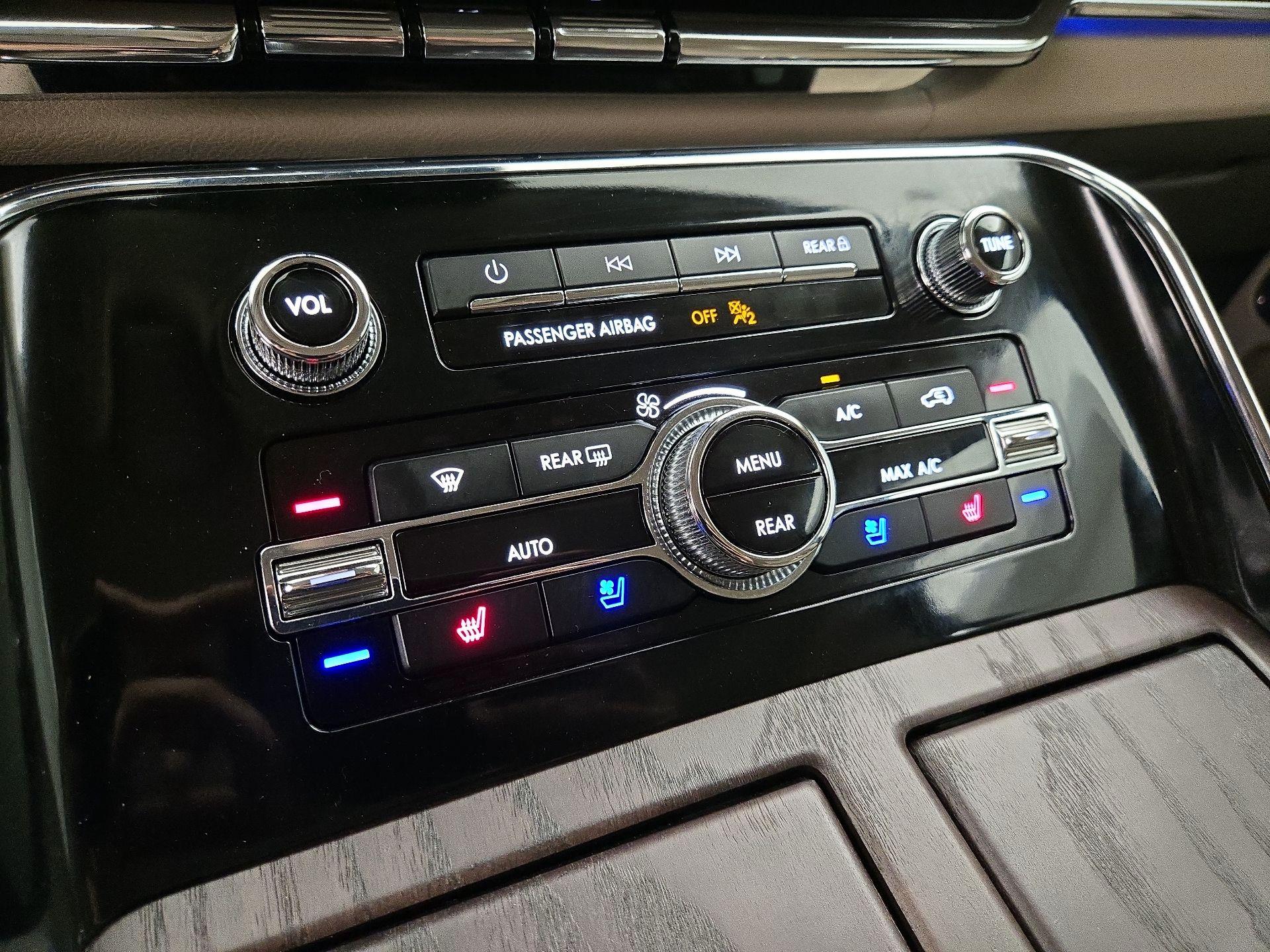 Thumbnail: 2024 Lincoln Navigator - 17