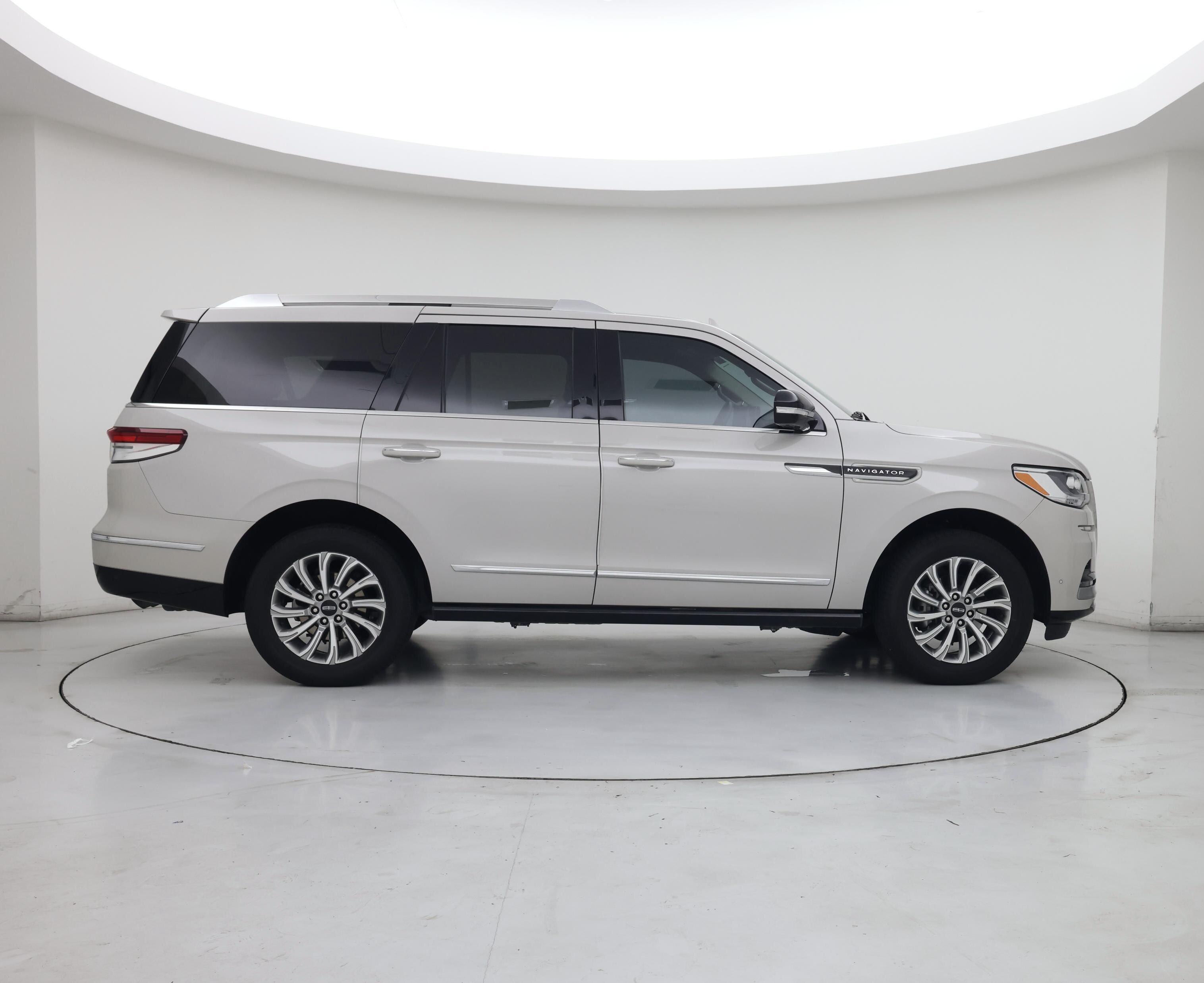 Thumbnail: 2024 Lincoln Navigator - 7