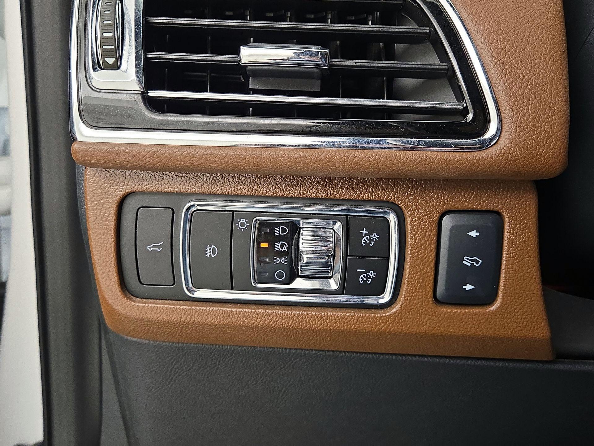 Thumbnail: 2024 Lincoln Navigator - 13