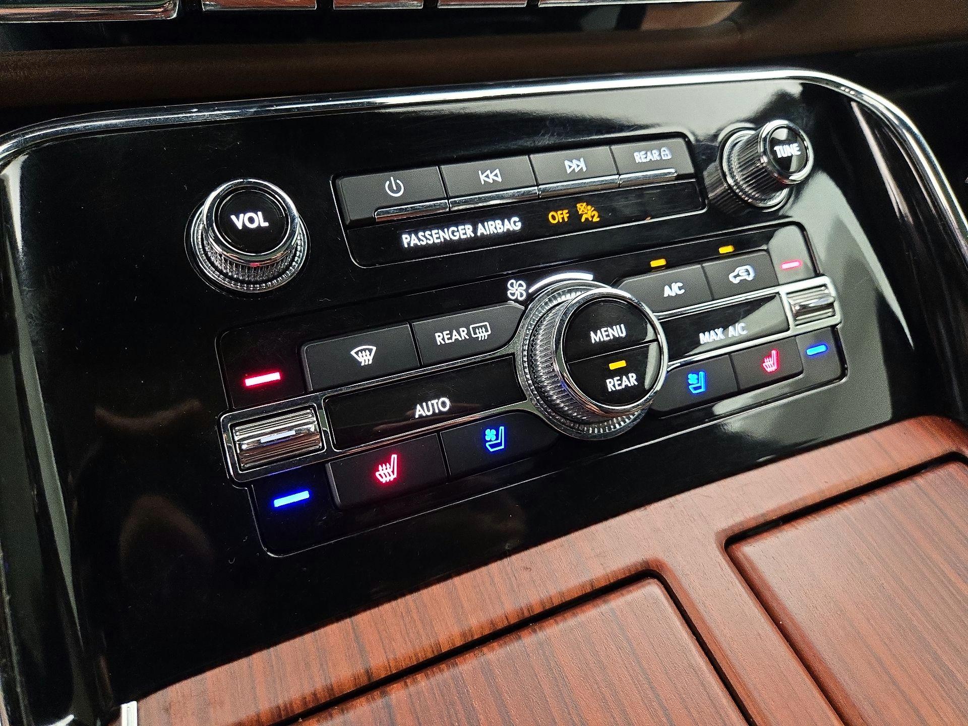 Thumbnail: 2024 Lincoln Navigator - 17