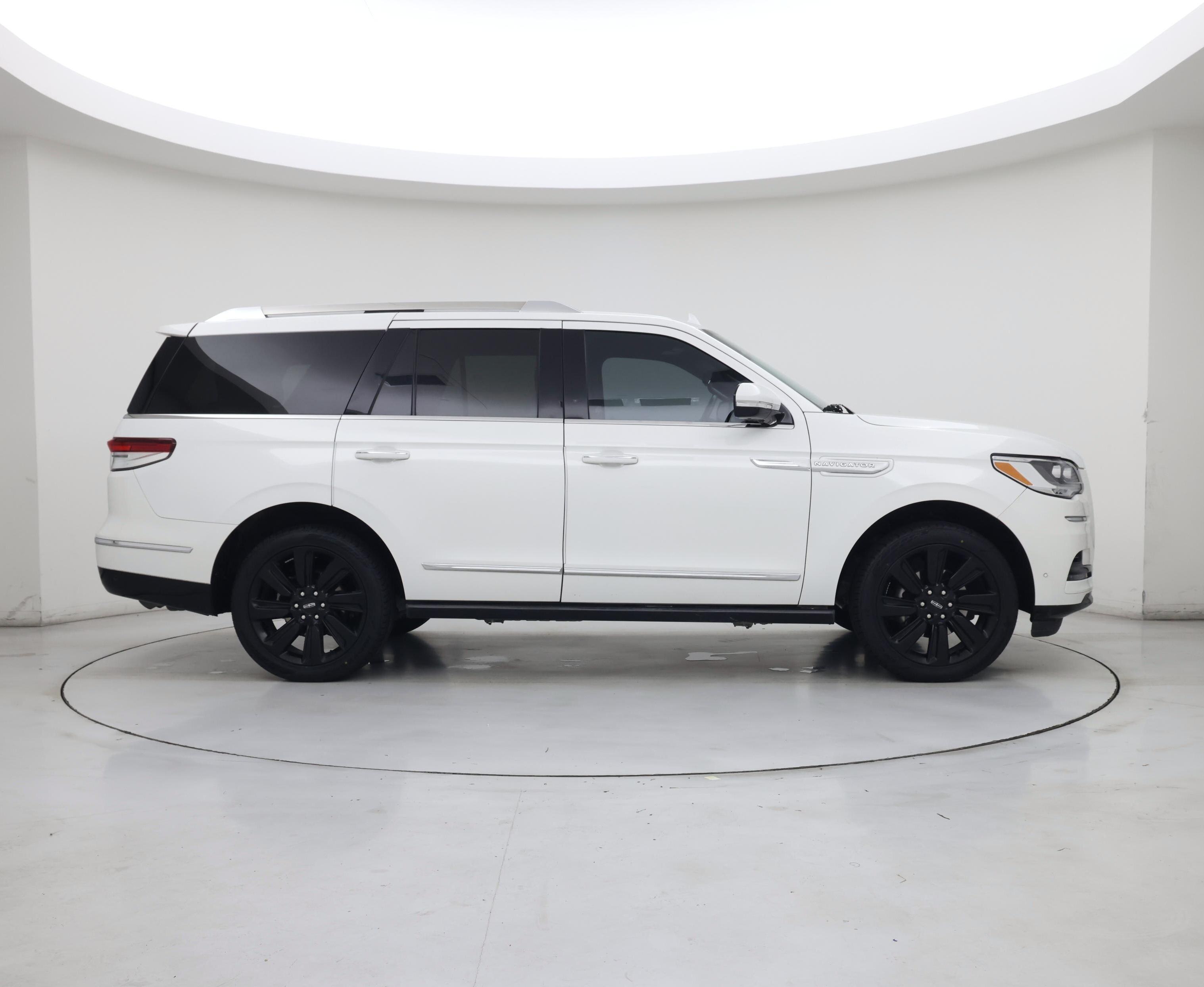 Thumbnail: 2024 Lincoln Navigator - 7