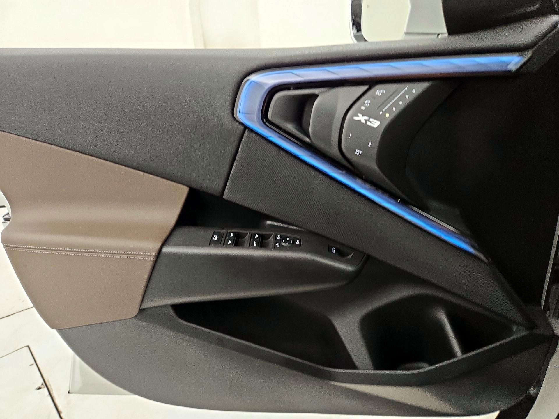 Thumbnail: 2025 BMW X3 - 12