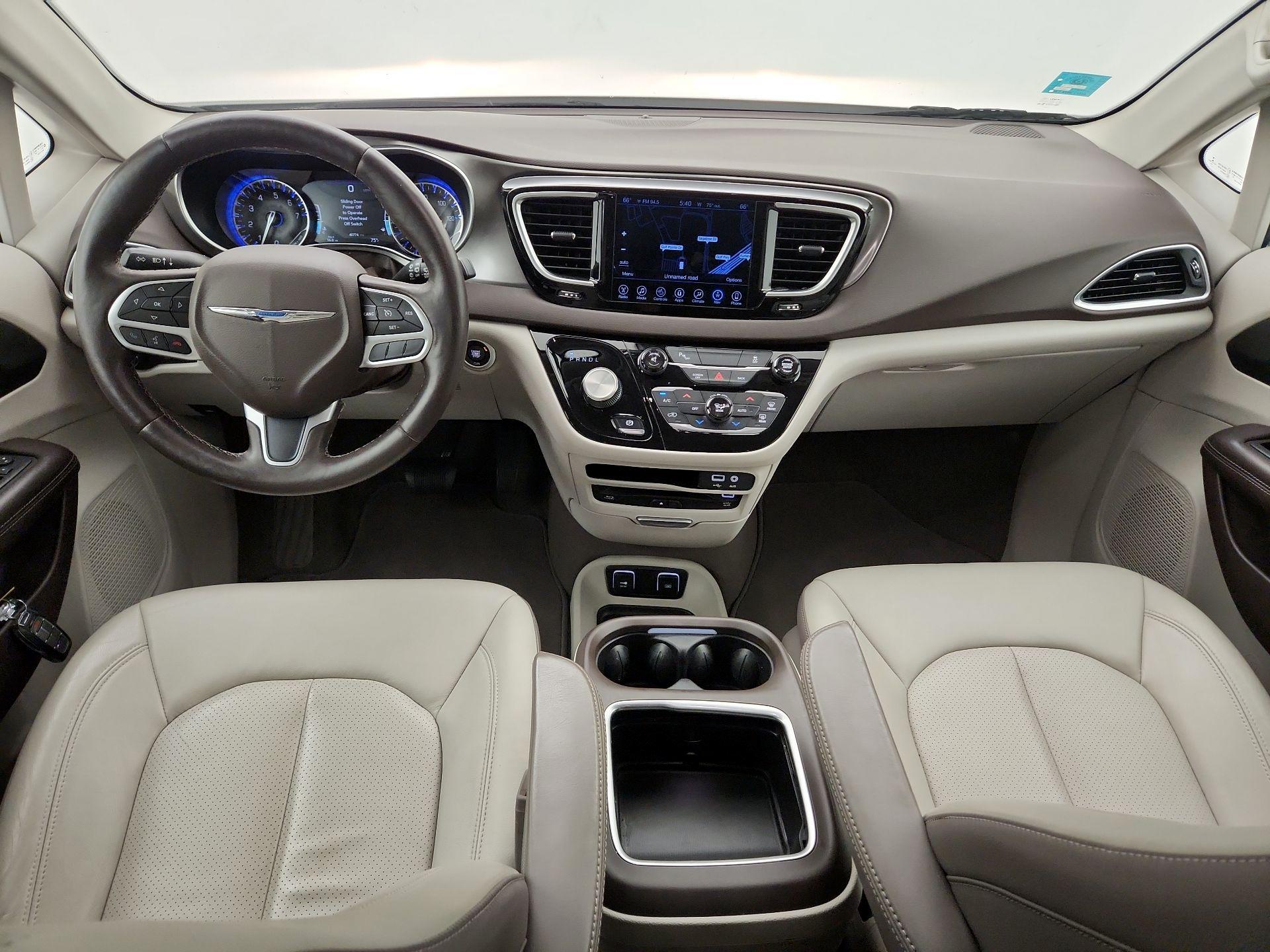 Thumbnail: 2017 Chrysler Pacifica - 9