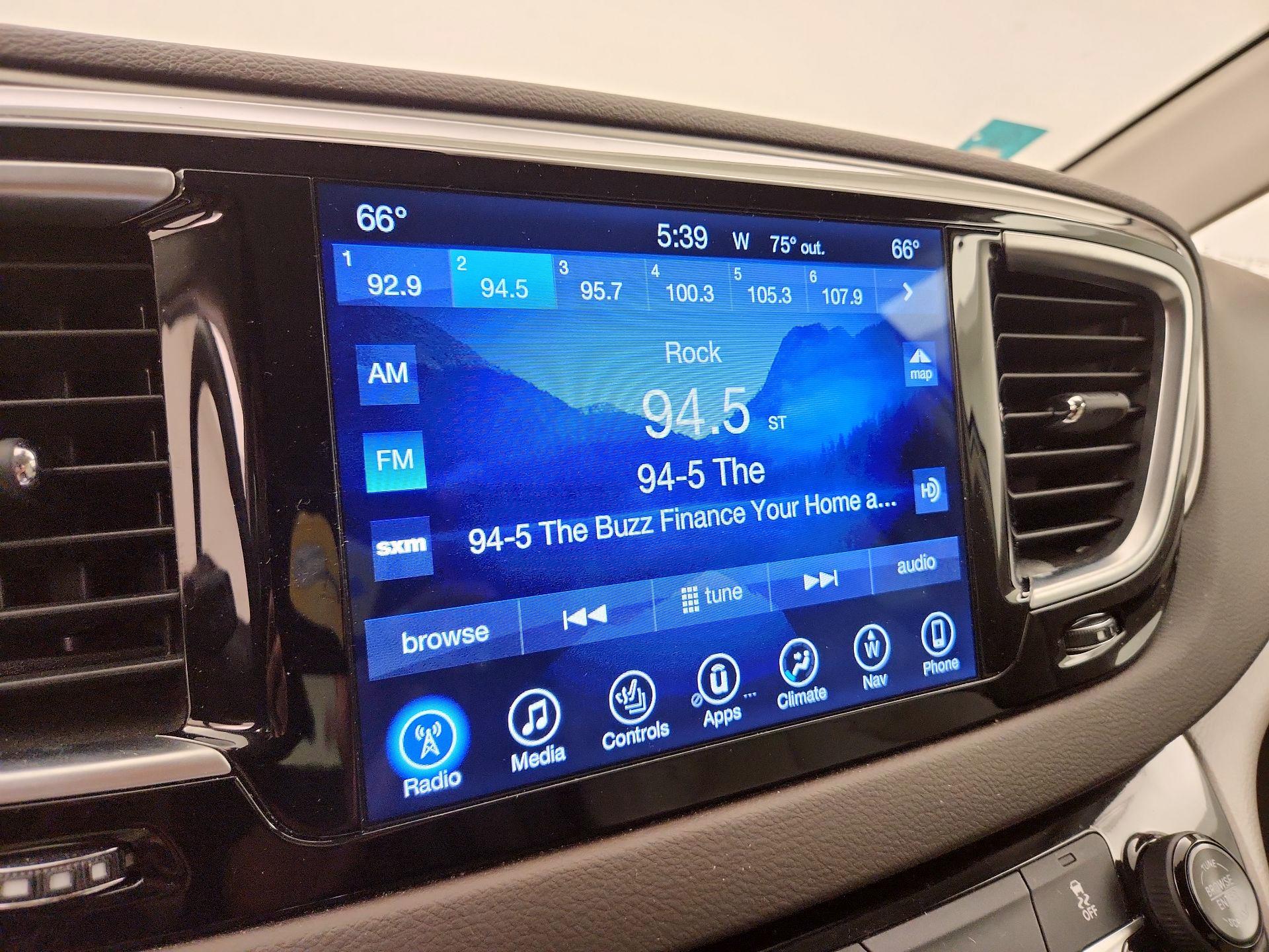 Thumbnail: 2017 Chrysler Pacifica - 16