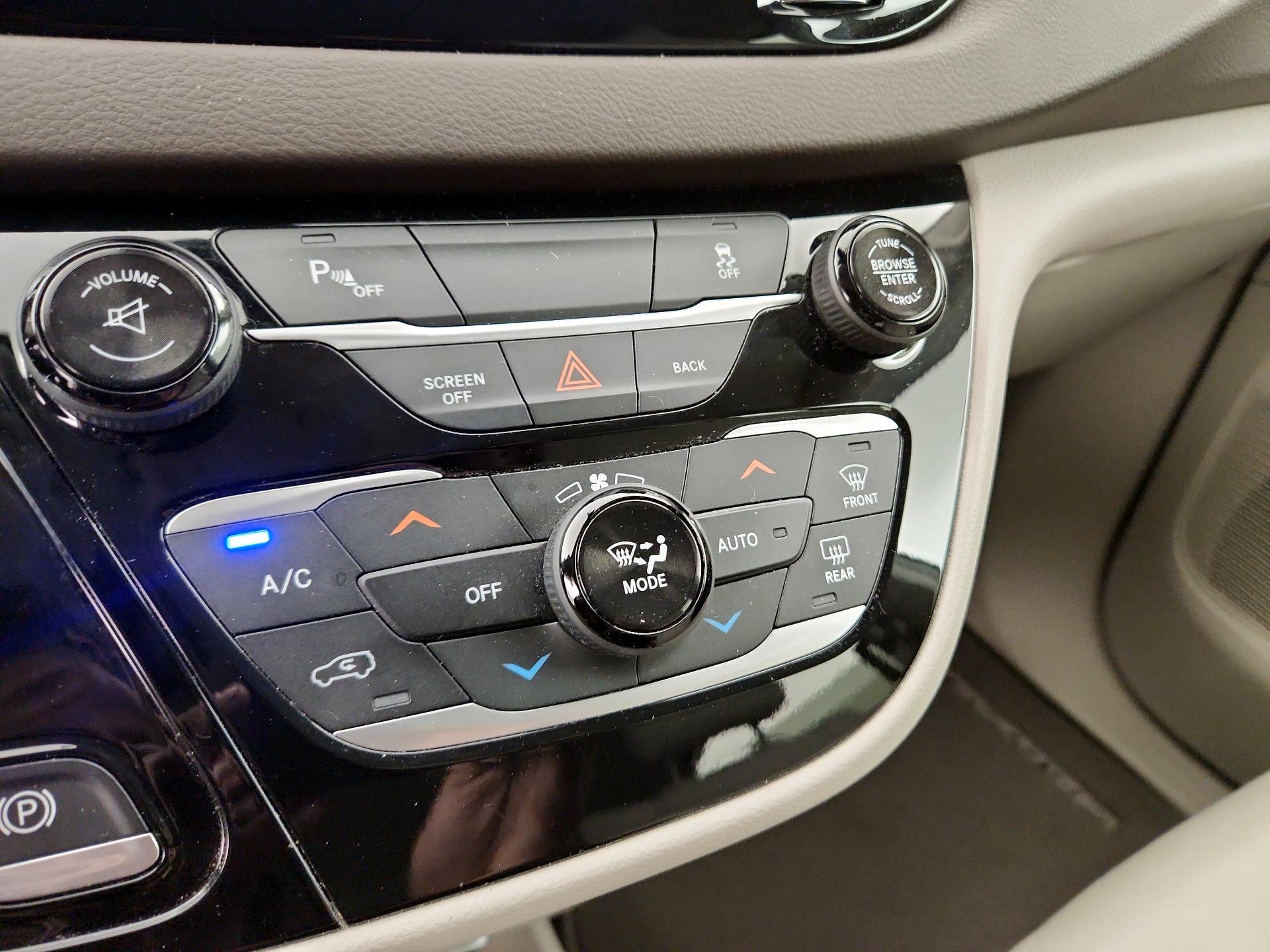 Thumbnail: 2017 Chrysler Pacifica - 17