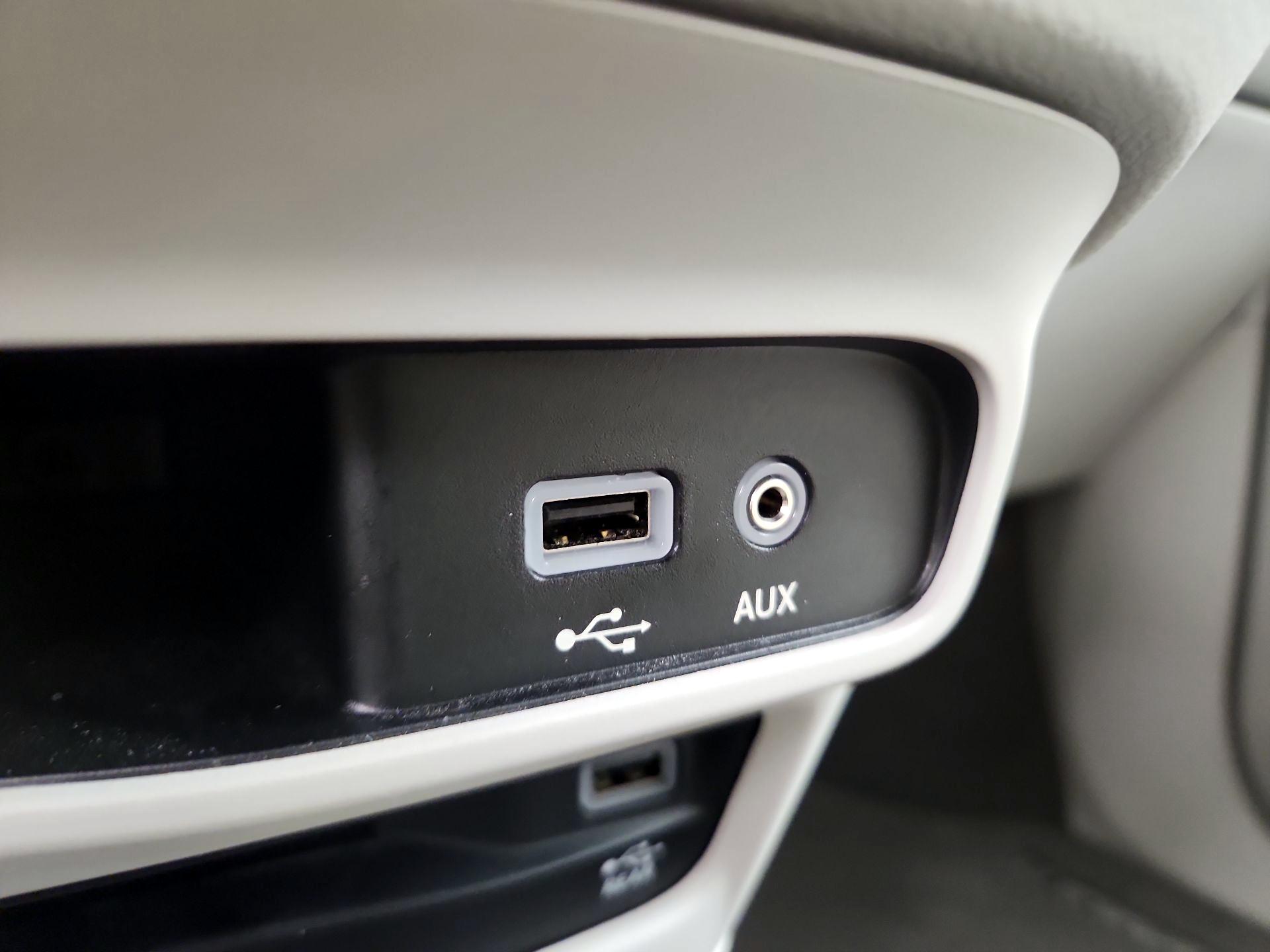 Thumbnail: 2017 Chrysler Pacifica - 19