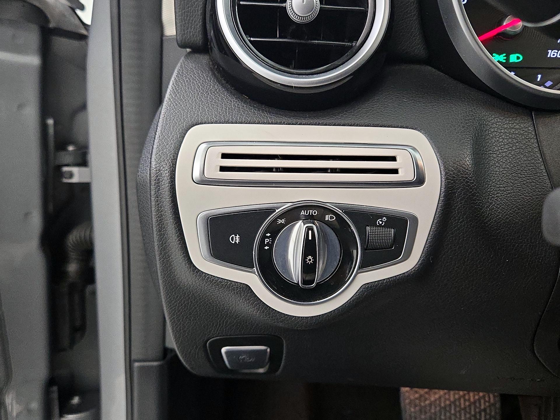 Thumbnail: 2015 Mercedes-Benz C-Class - 13