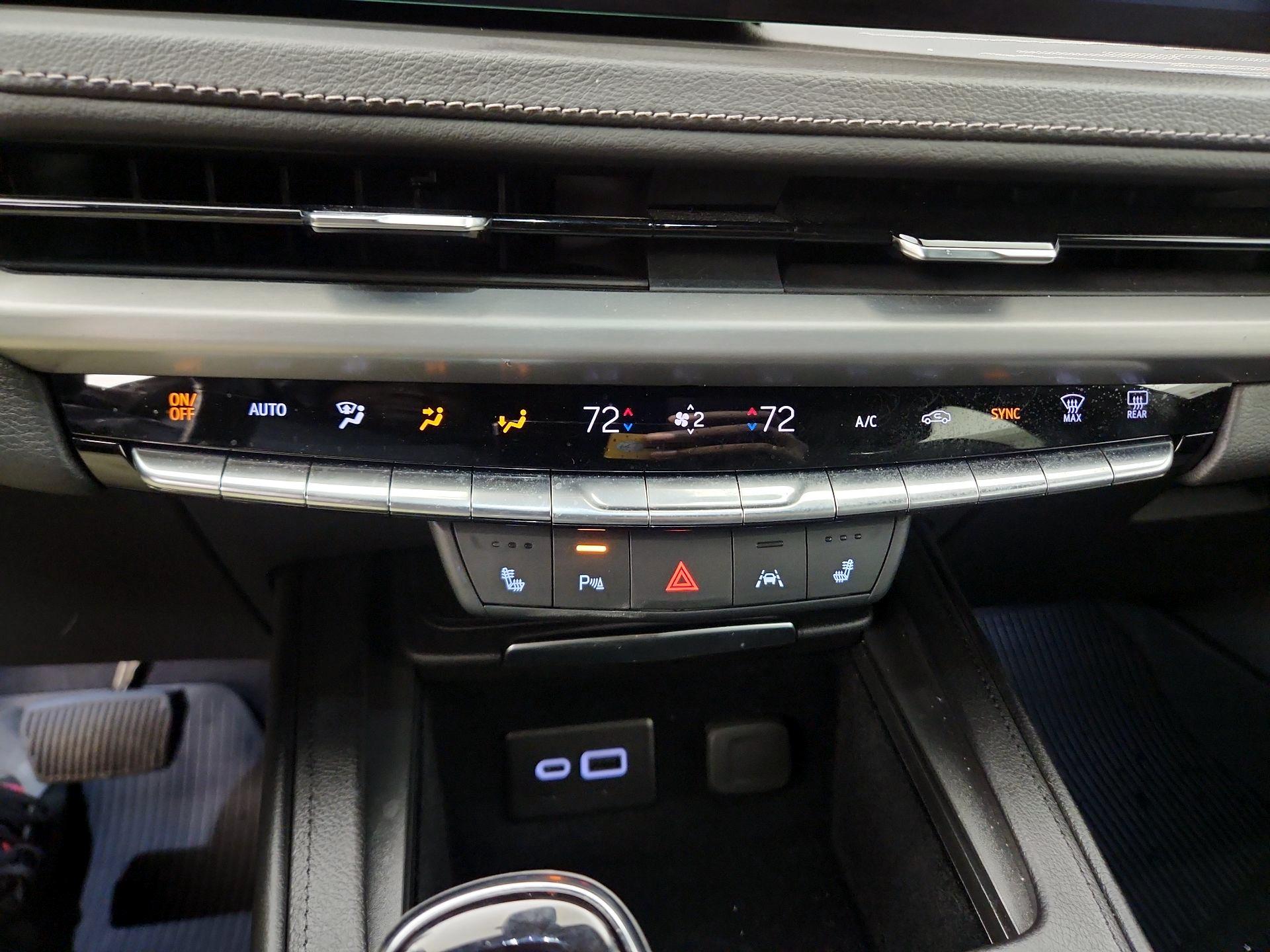 Thumbnail: 2025 Cadillac XT4 - 17