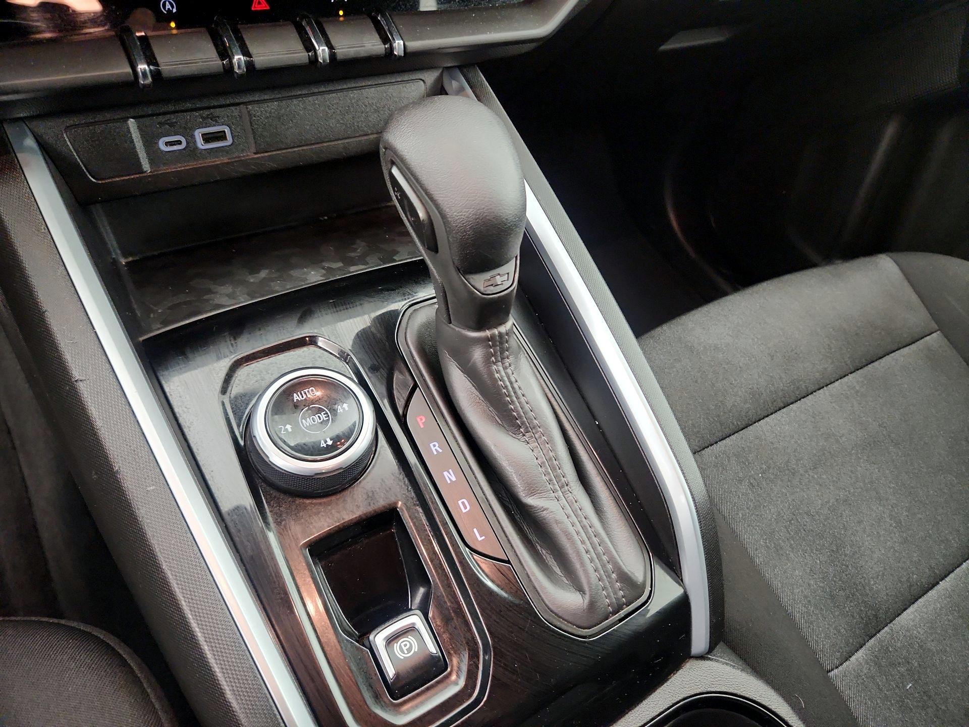 Thumbnail: 2023 Chevrolet Colorado - 17