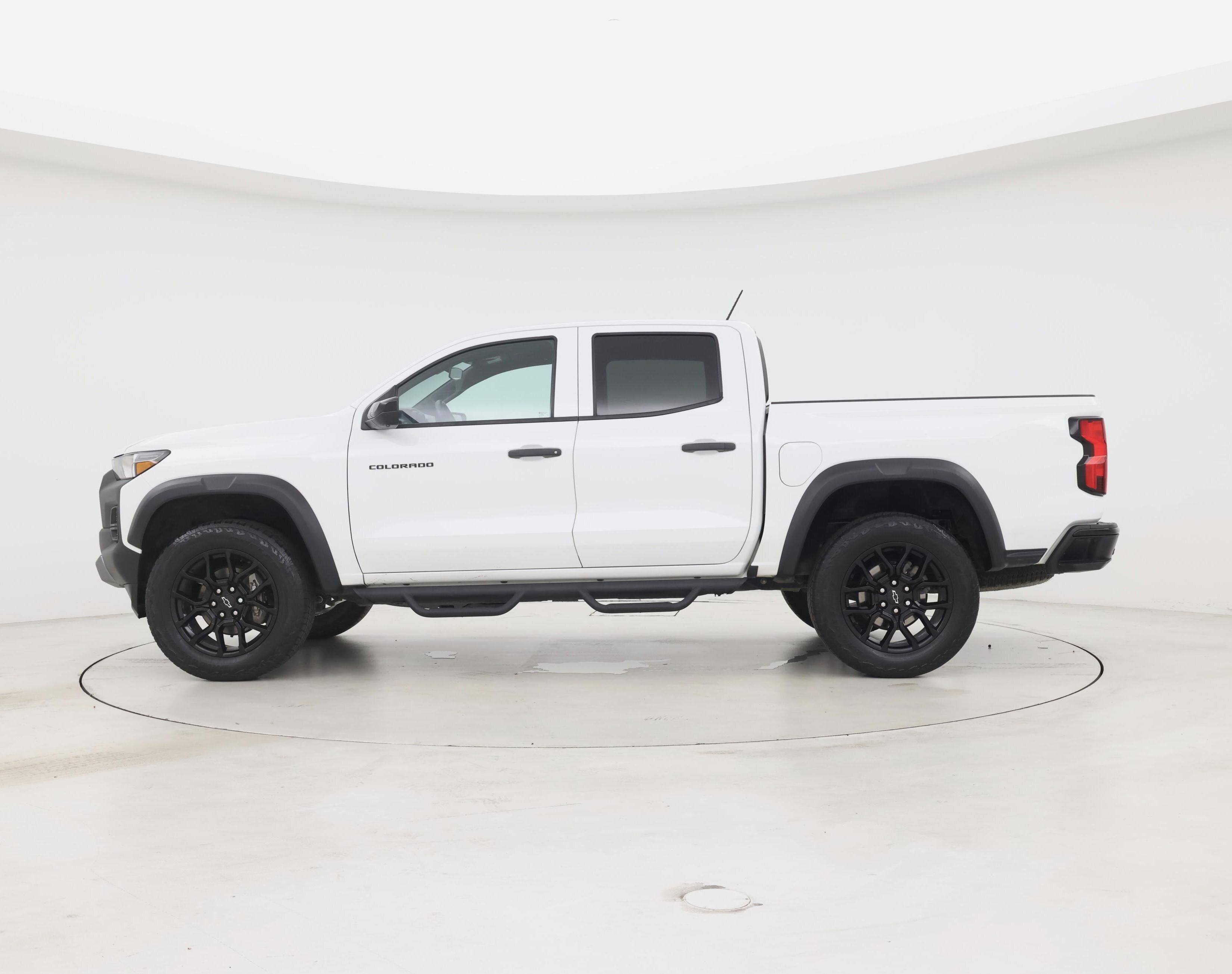 Thumbnail: 2023 Chevrolet Colorado - 3