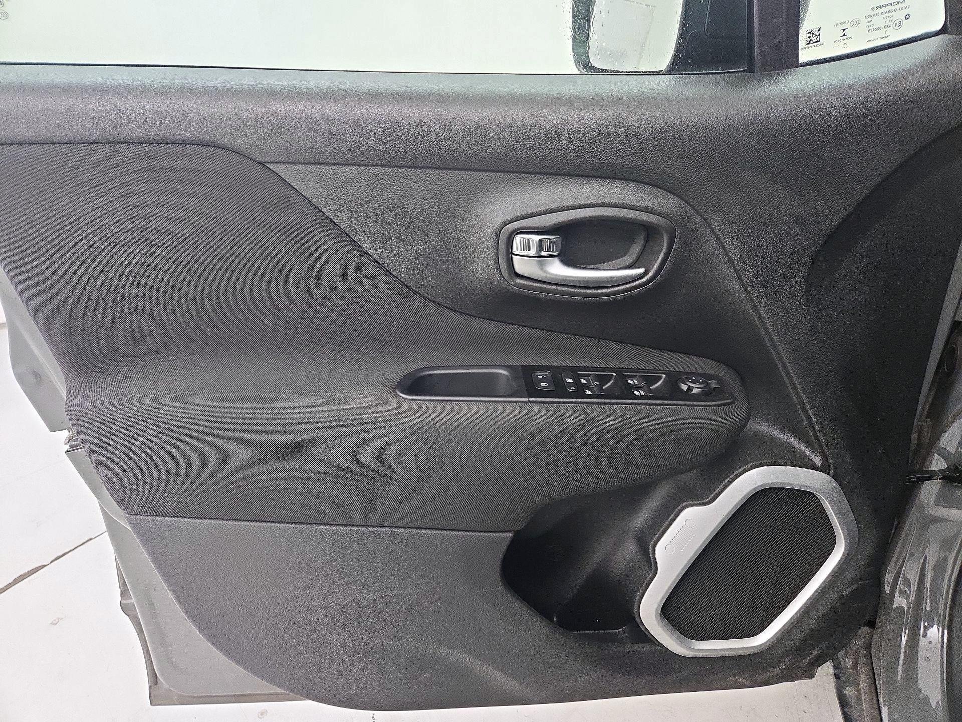 Thumbnail: 2021 Jeep Renegade - 12
