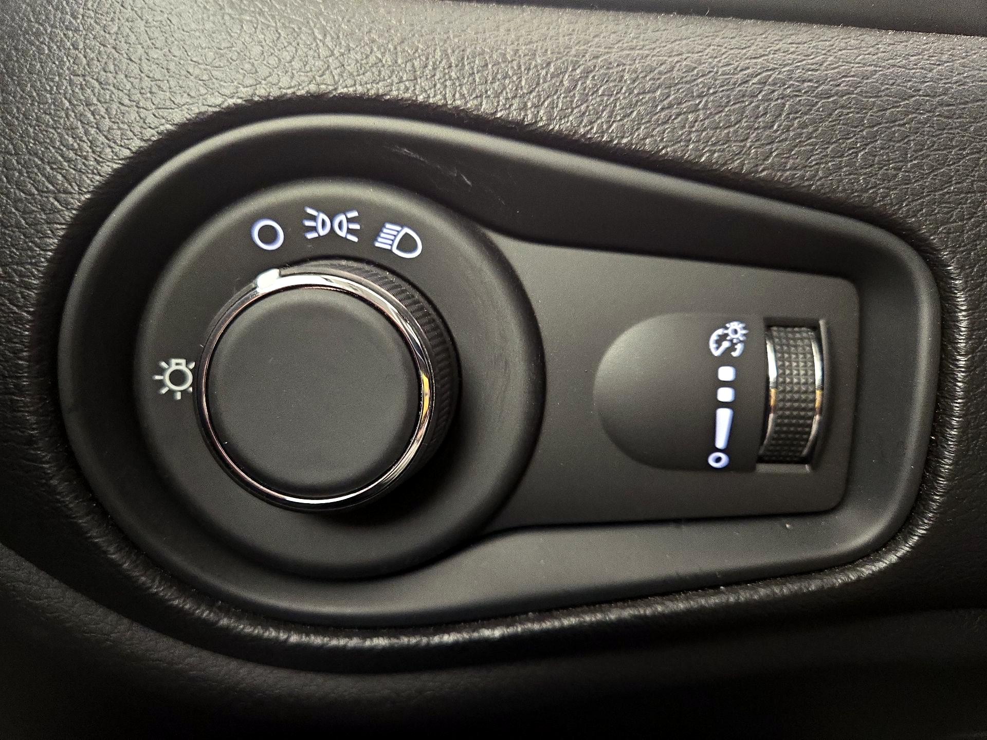 Thumbnail: 2021 Jeep Renegade - 13
