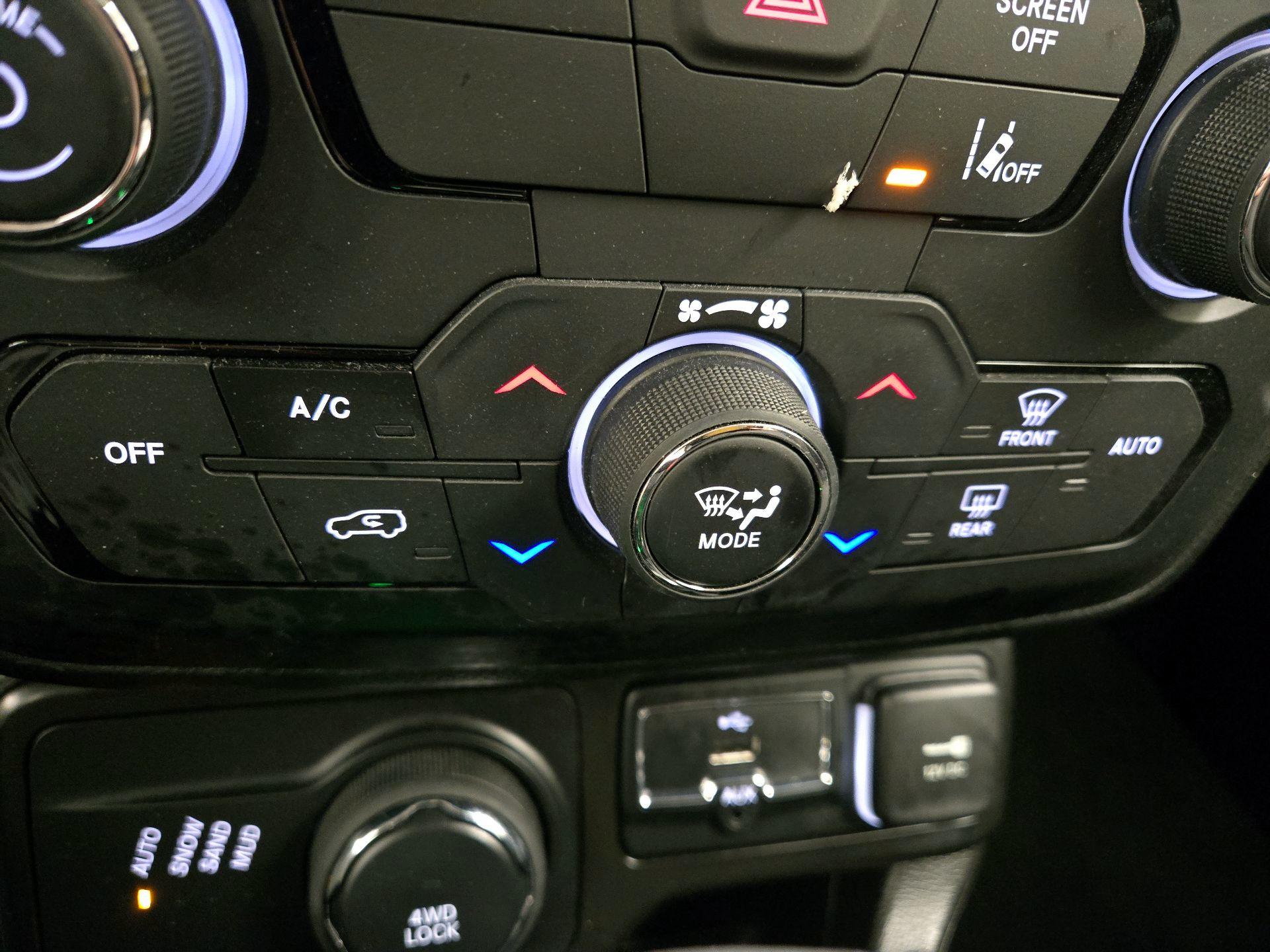 Thumbnail: 2021 Jeep Renegade - 16
