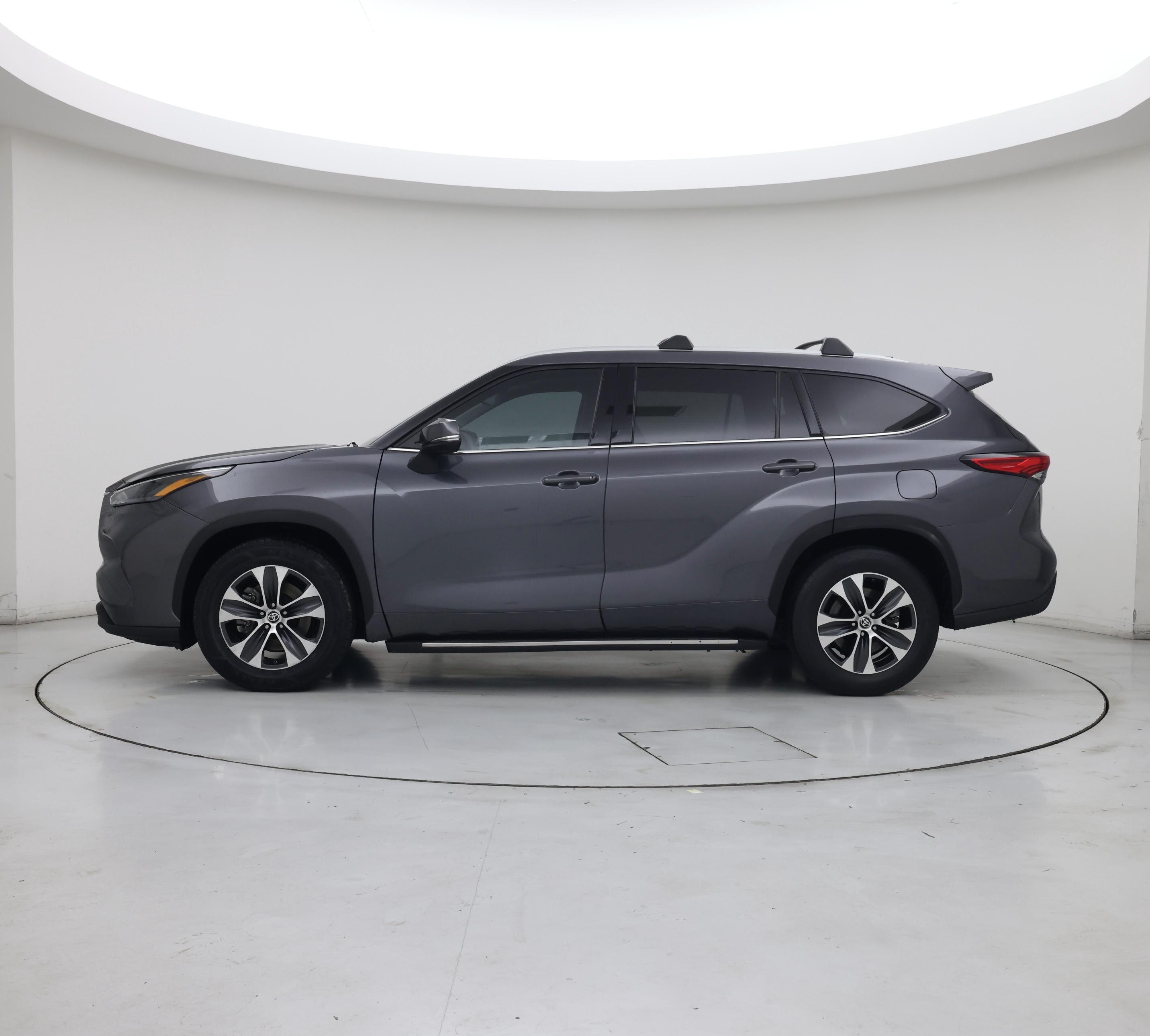 Thumbnail: 2022 Toyota Highlander - 3