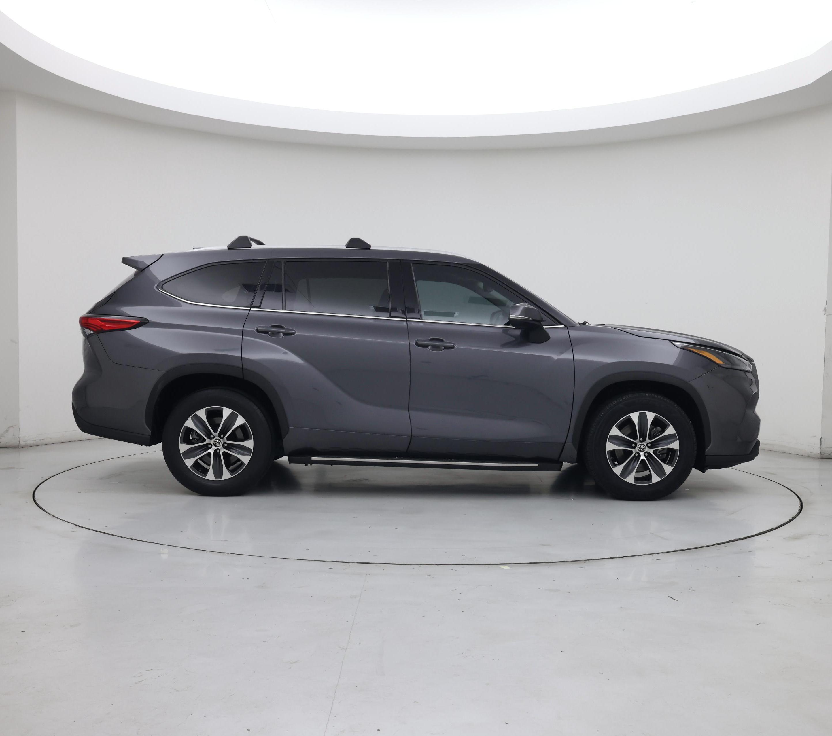Thumbnail: 2022 Toyota Highlander - 7