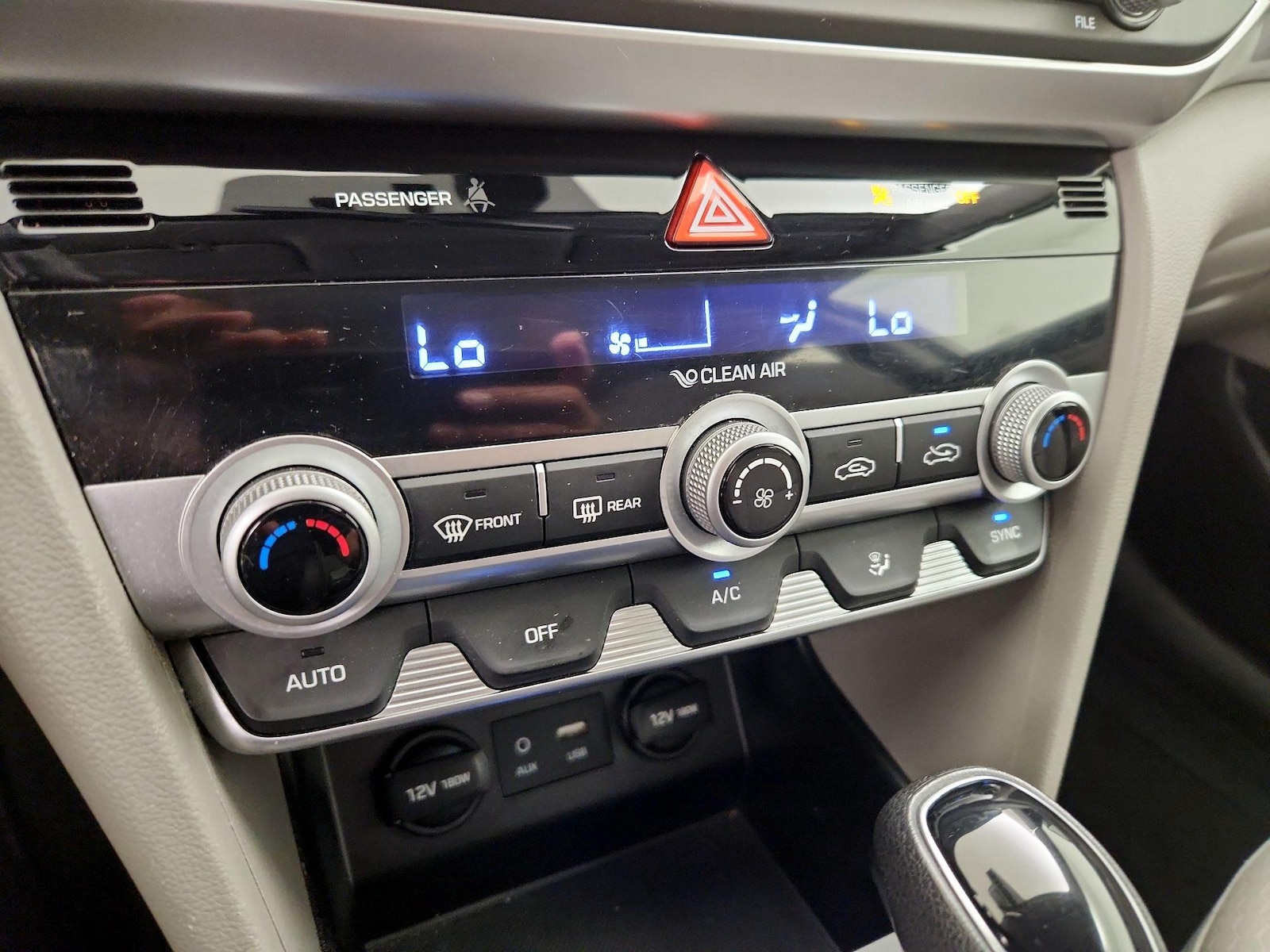 2020 Hyundai Elantra SE - Photo 17