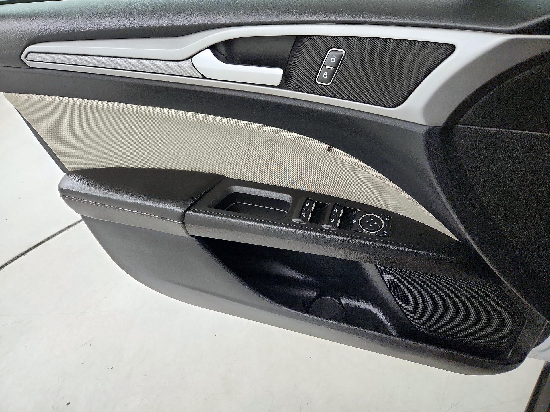 Thumbnail: 2020 Ford Fusion - 12