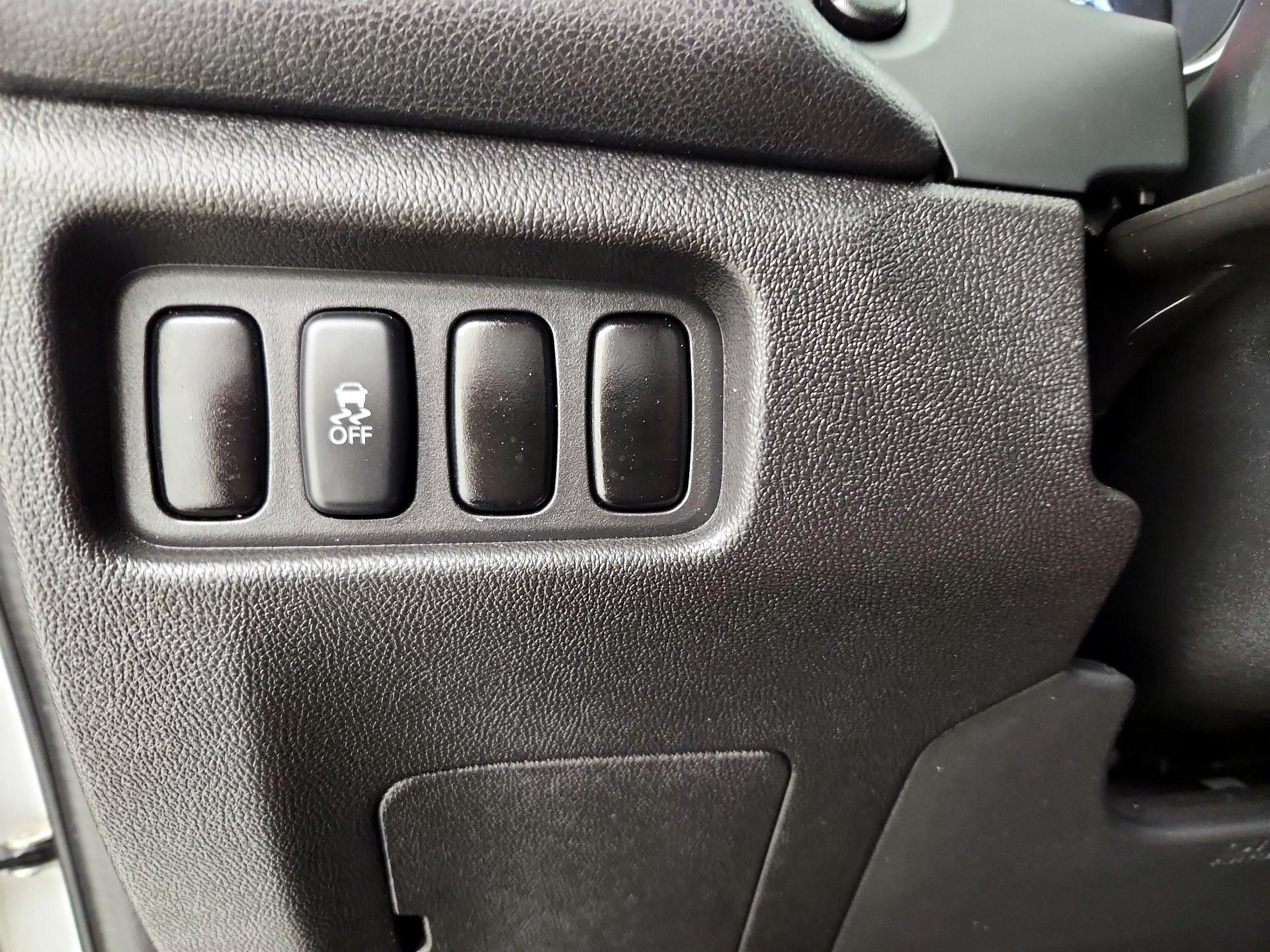 Thumbnail: 2015 Mitsubishi Outlander Sport - 13