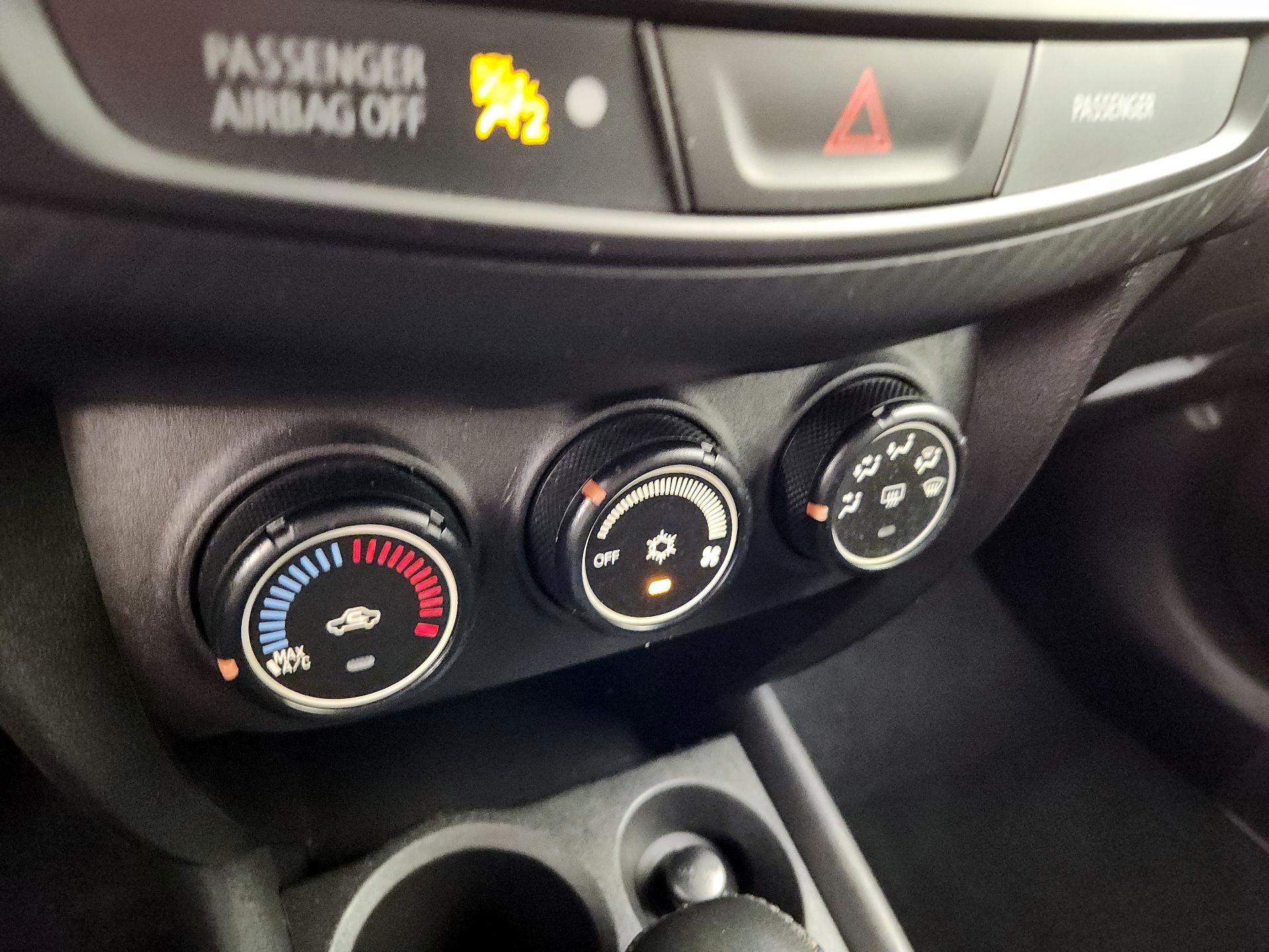 Thumbnail: 2015 Mitsubishi Outlander Sport - 15