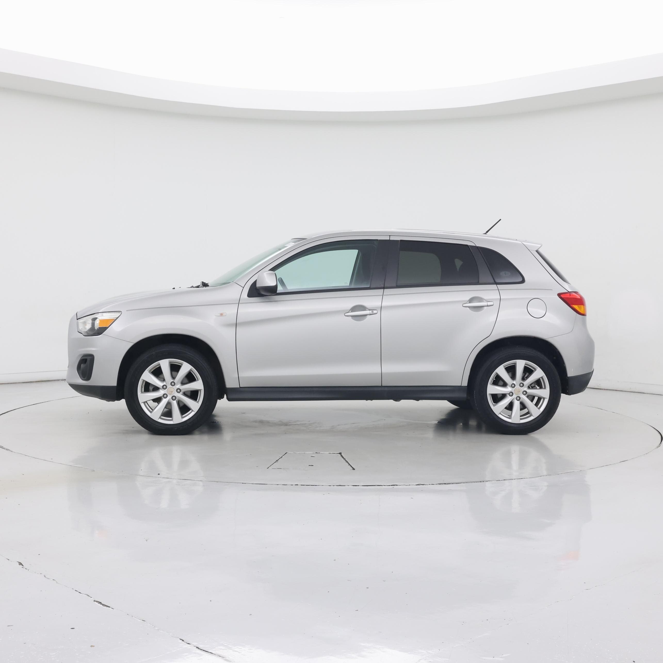 Thumbnail: 2015 Mitsubishi Outlander Sport - 3
