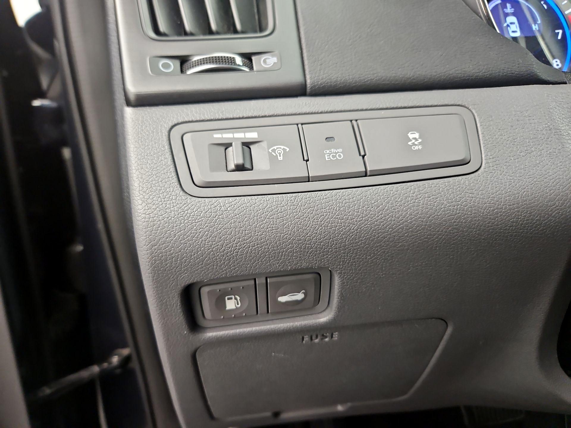 Thumbnail: 2014 Hyundai Sonata - 13